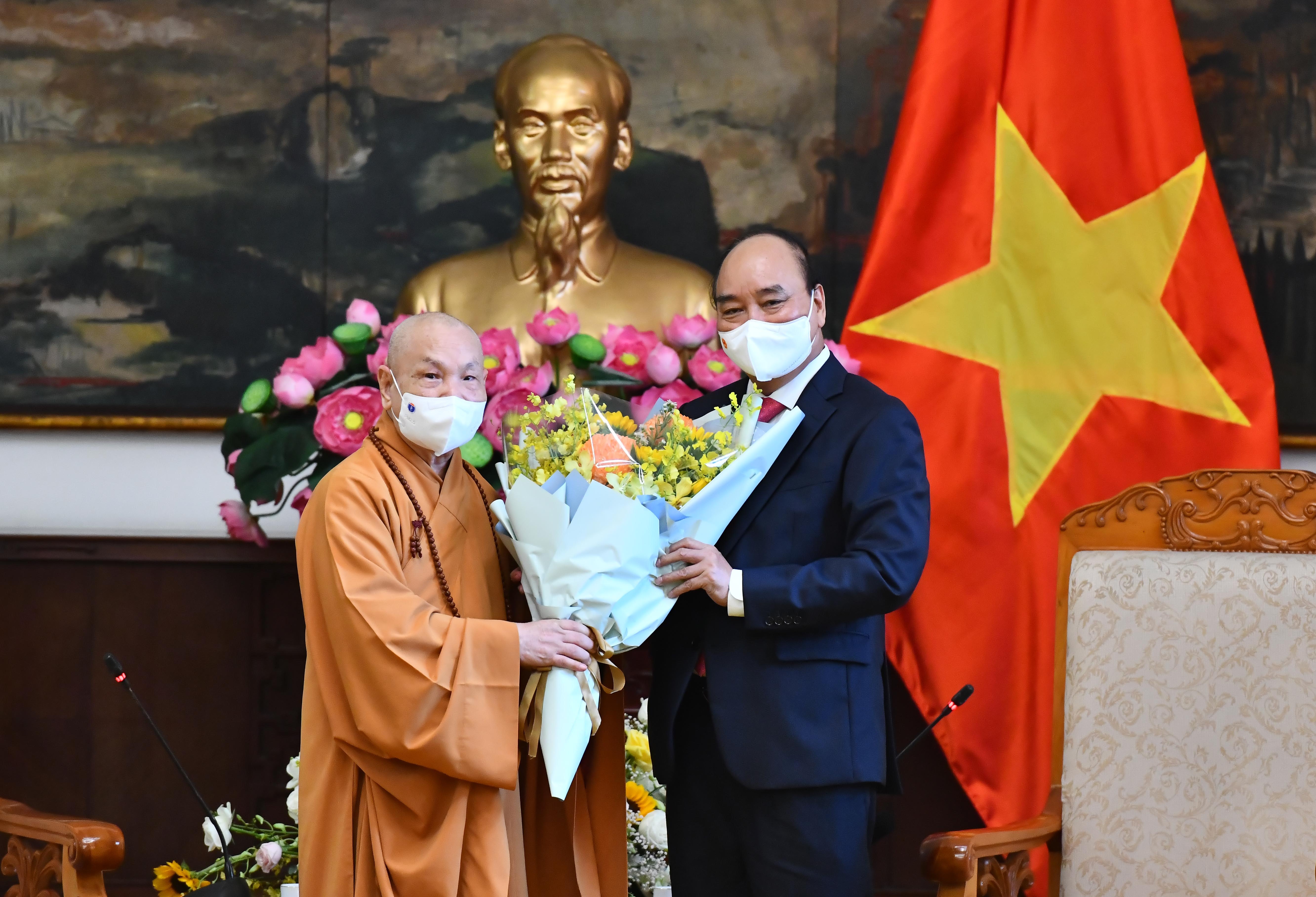 Chu tich nuoc Nguyen Xuan Phuc lam viec voi phat giao anh 8