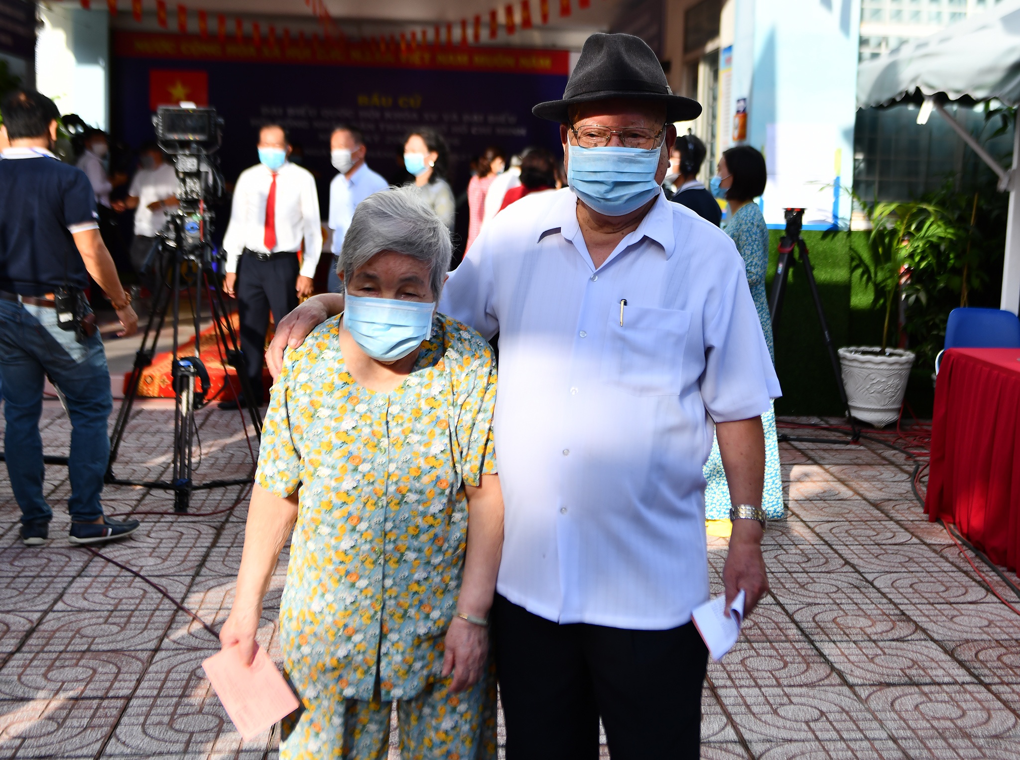 Cap vo chong cu tri 90 tuoi o TP.HCM anh 5