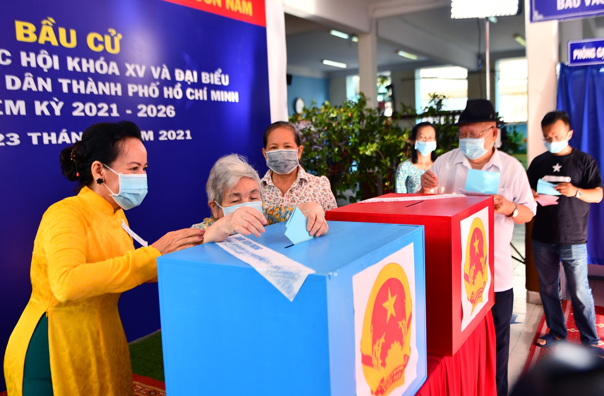 Cap vo chong cu tri 90 tuoi o TP.HCM anh 3