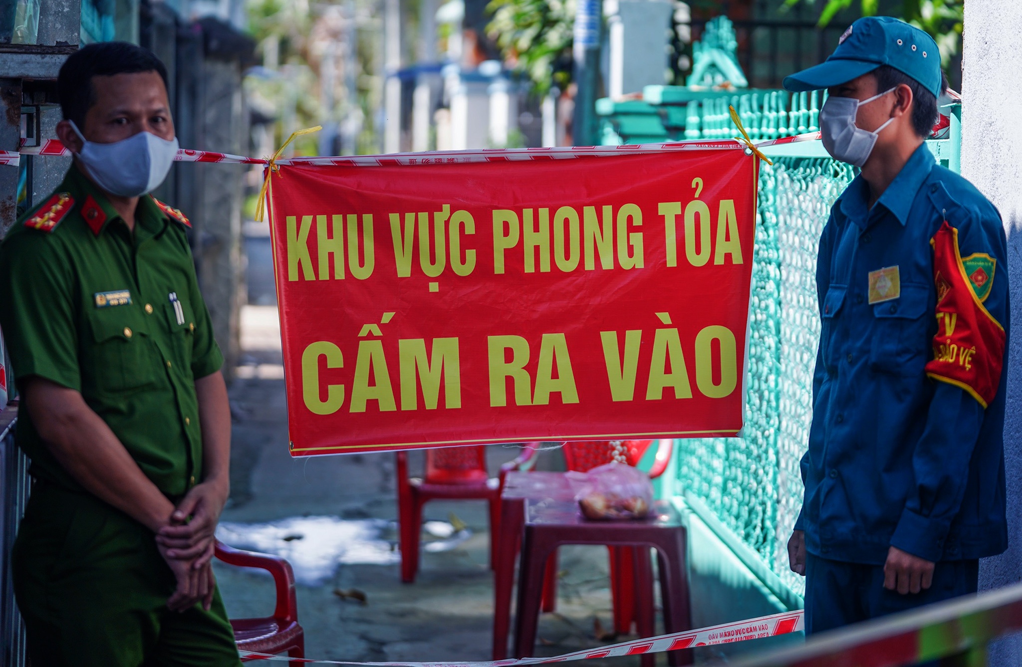 TP.HCM phong toa hang loat diem co dich Covid-19 anh 13