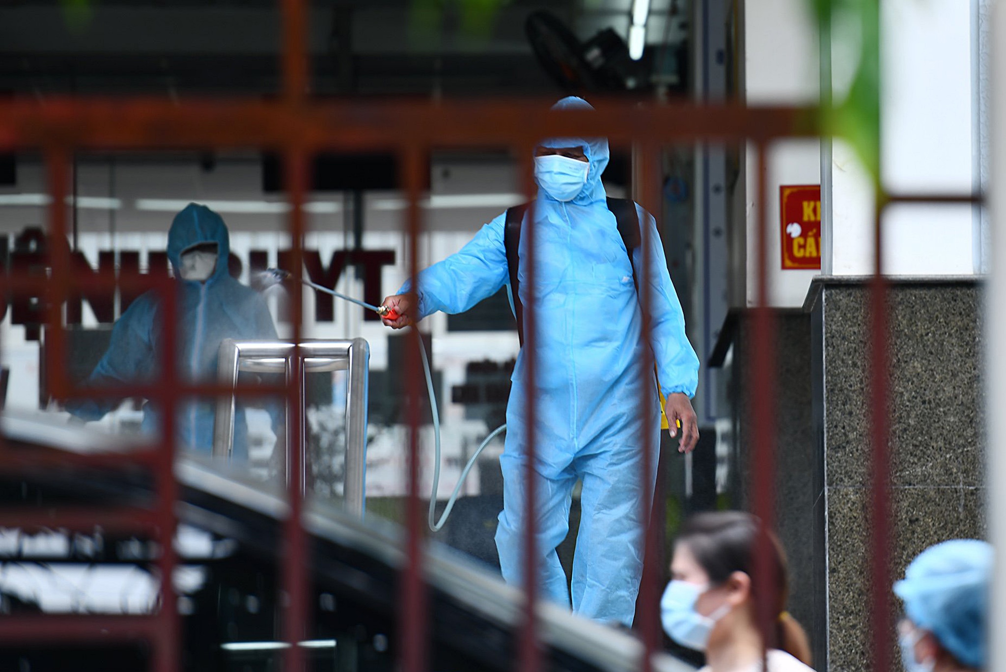 TP.HCM phong toa hang loat diem co dich Covid-19 anh 2