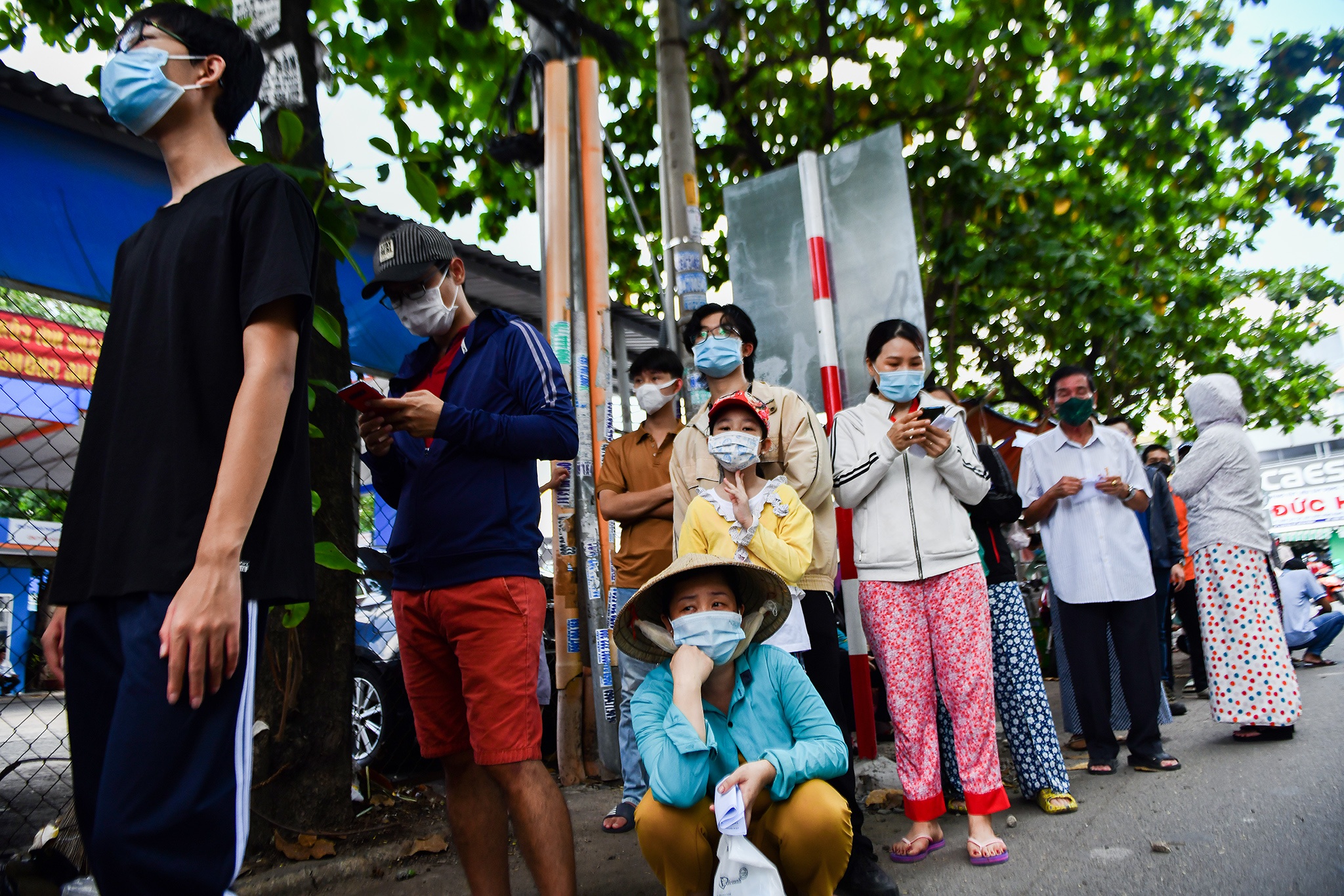 Go Vap xet nghiem Covid-19 truoc cach ly xa hoi anh 8