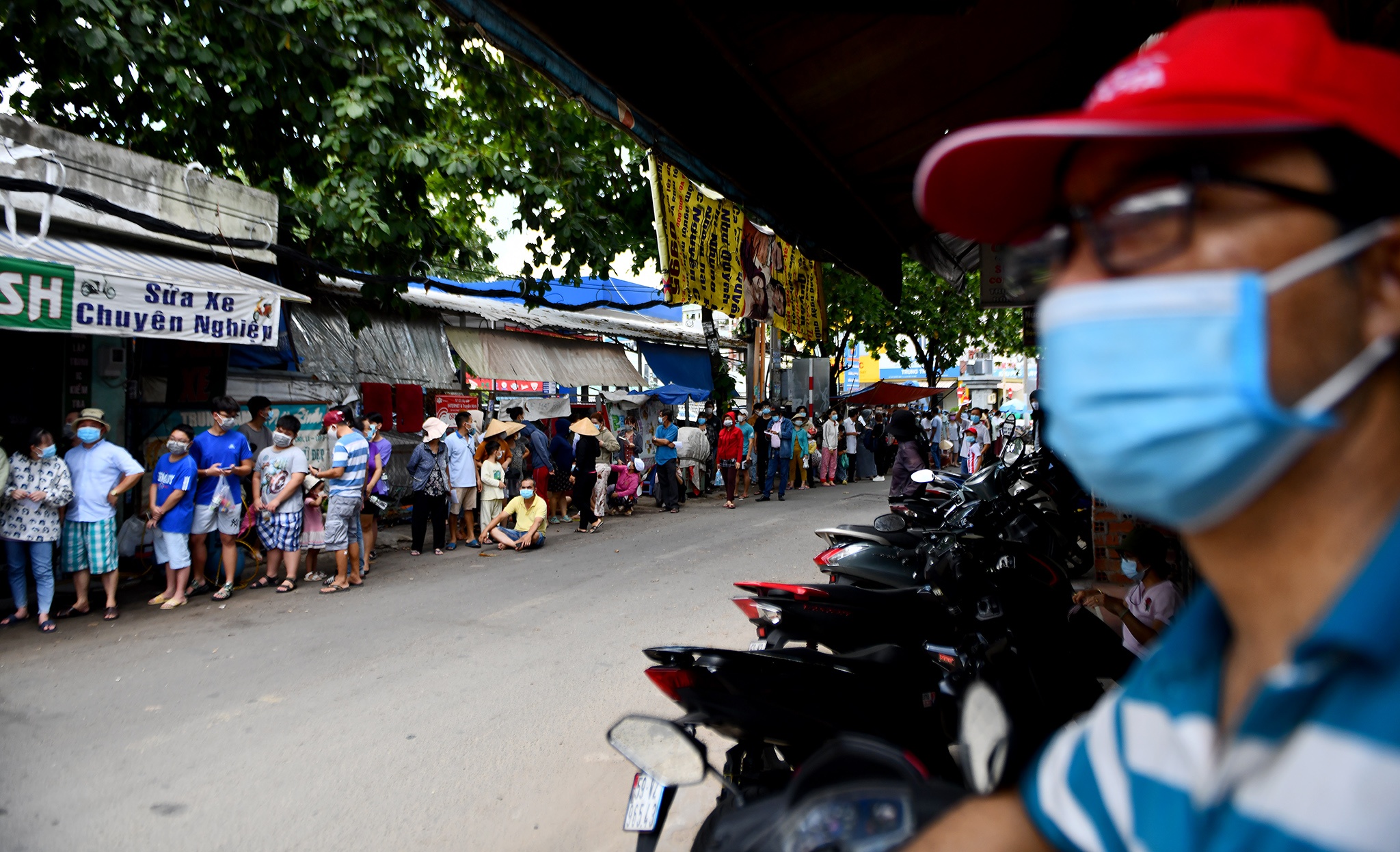 Go Vap xet nghiem Covid-19 truoc cach ly xa hoi anh 1