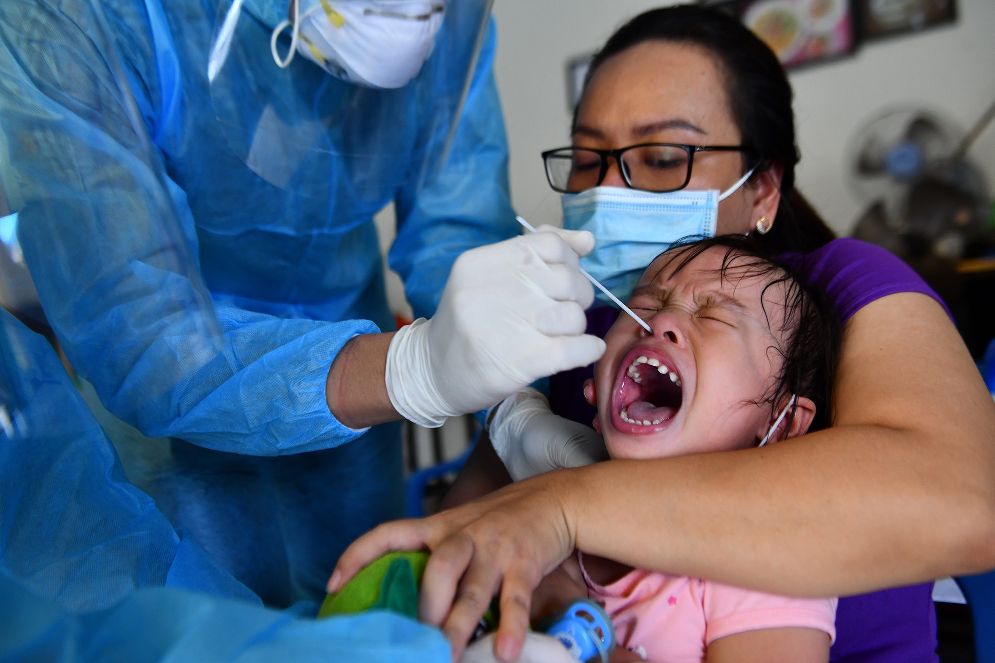 Go Vap xet nghiem Covid-19 truoc cach ly xa hoi anh 2