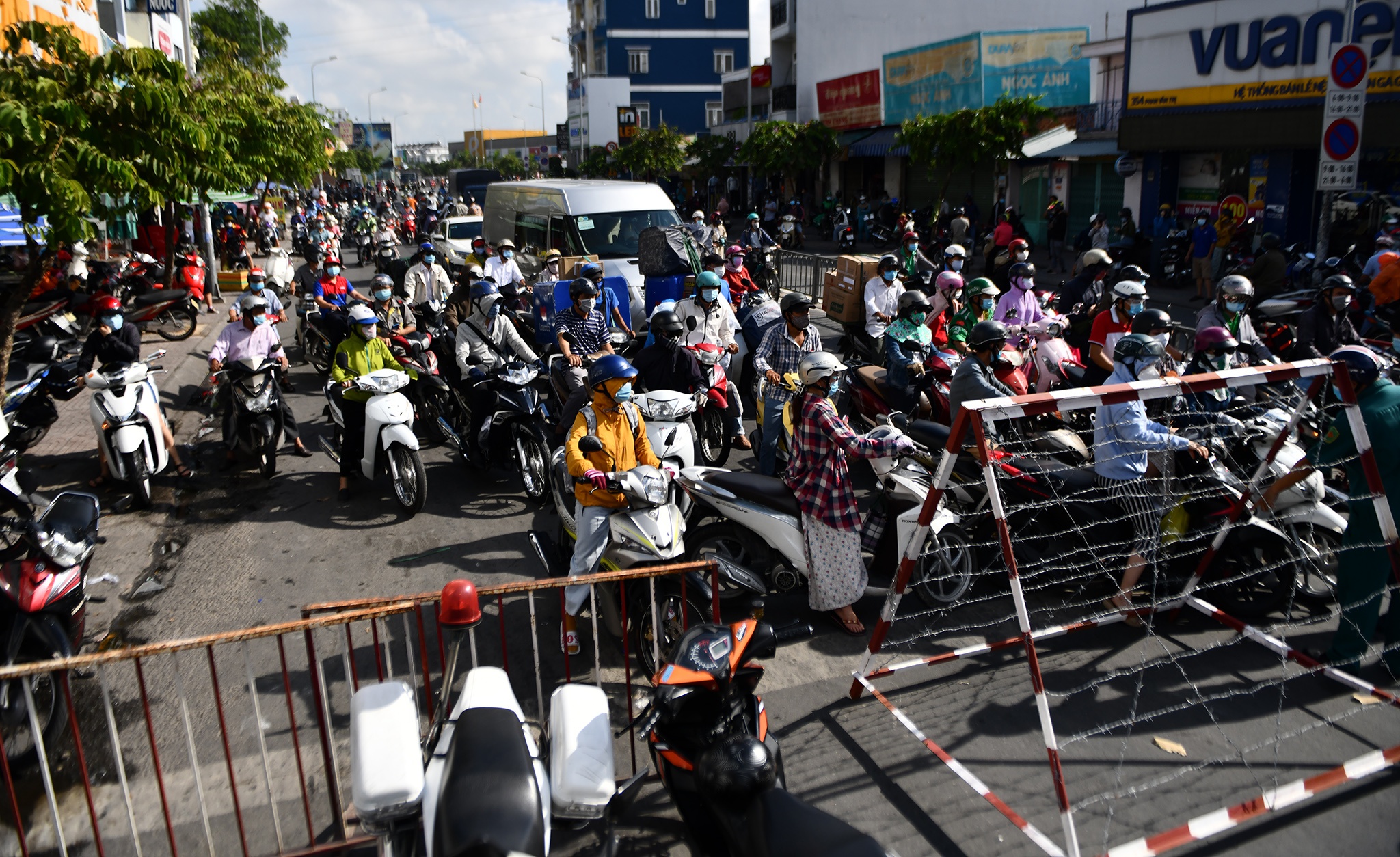 Un u chot cach ly o Go Vap anh 2