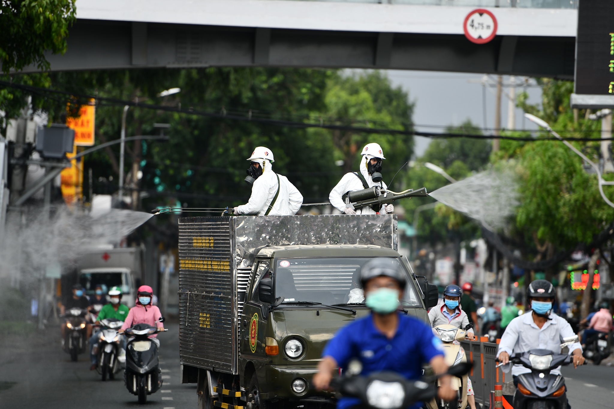 Phun khu khuan o Go Vap anh 8