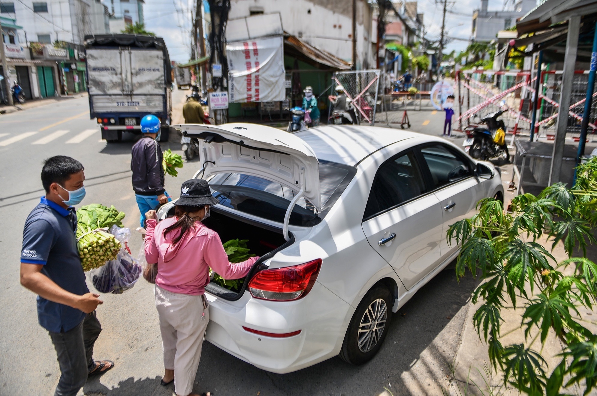 Phong toa thi tran Hoc Mon anh 7