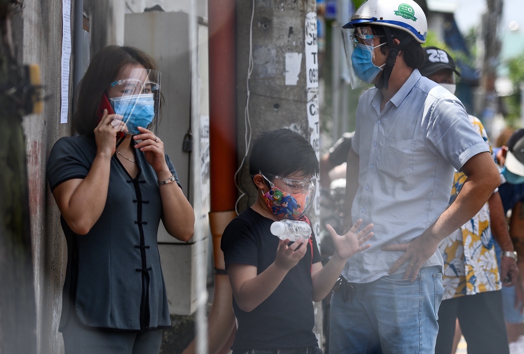 Phong toa thi tran Hoc Mon anh 5