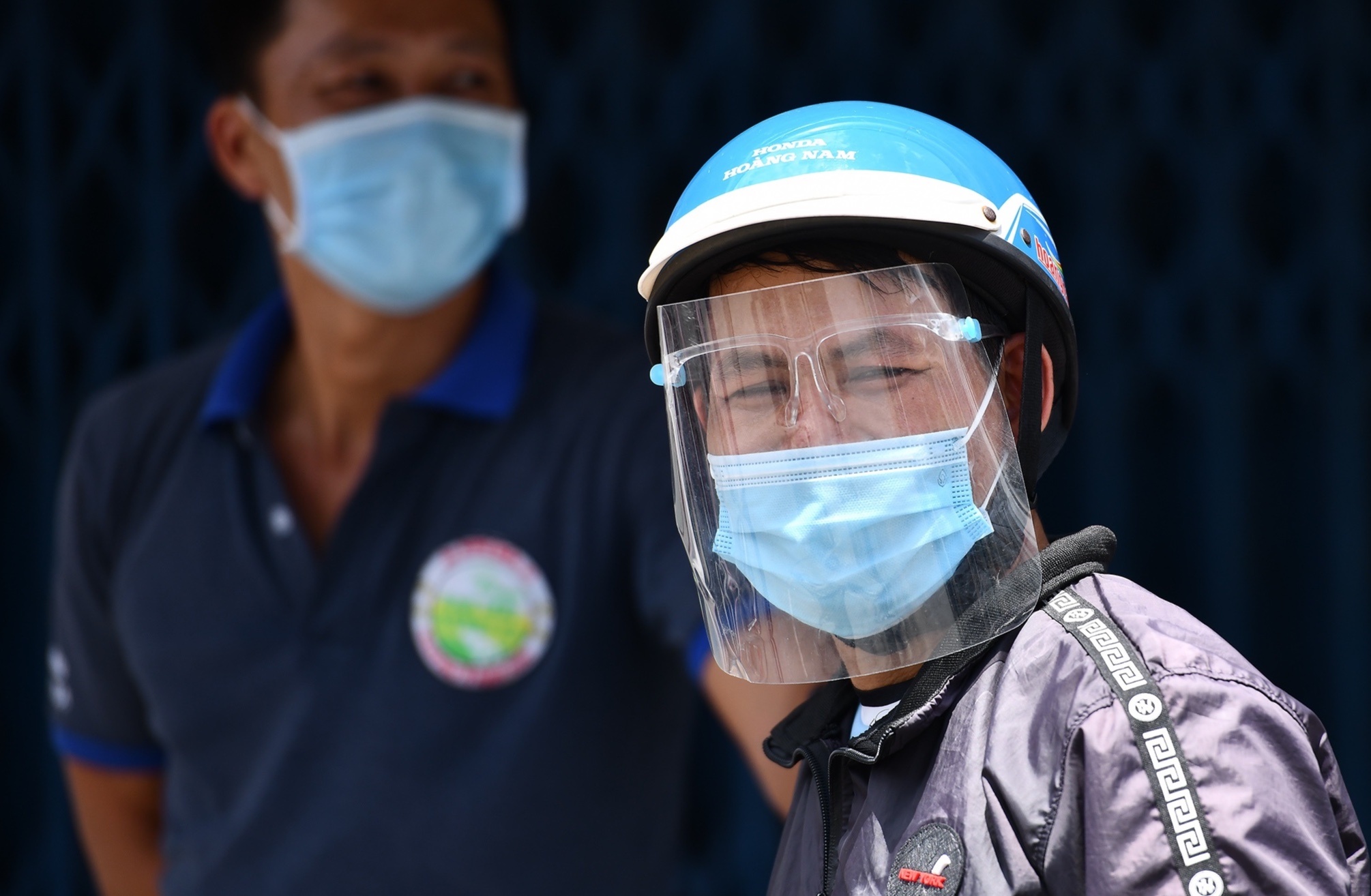 Phong toa thi tran Hoc Mon anh 8