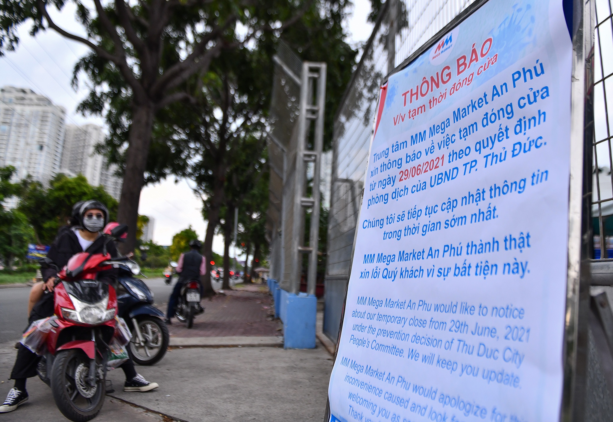 Phong toa sieu thi Mega Market An Phu anh 2