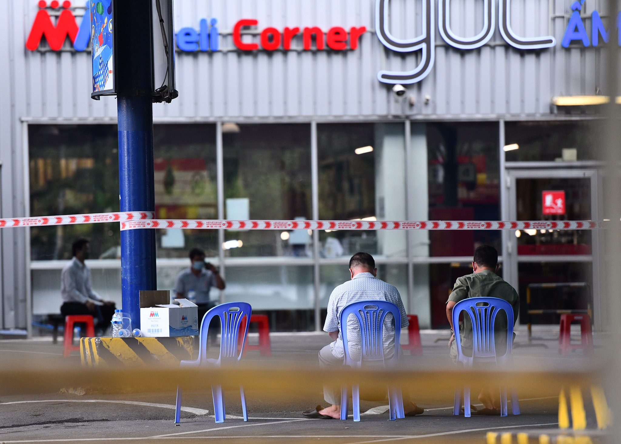 Phong toa sieu thi Mega Market An Phu anh 5