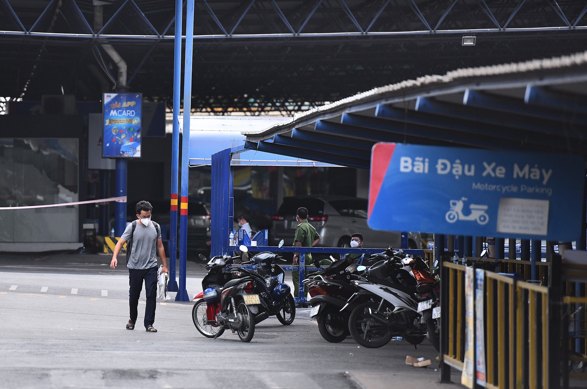 Phong toa sieu thi Mega Market An Phu anh 6