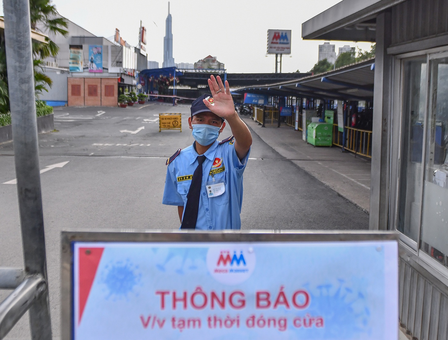 Phong toa sieu thi Mega Market An Phu hinh anh