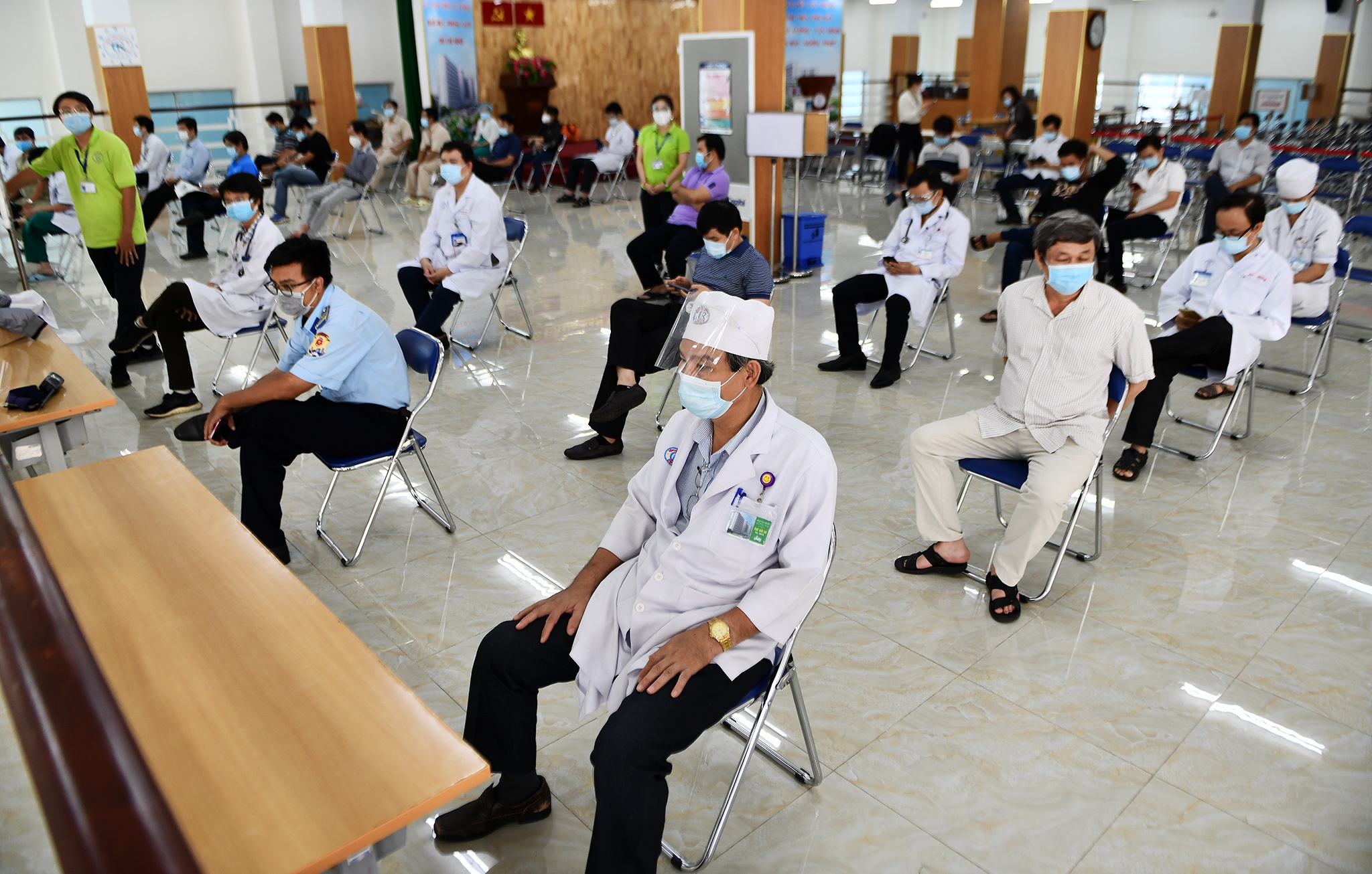 Cat toc cho y bac si Benh vien Cho Ray anh 2