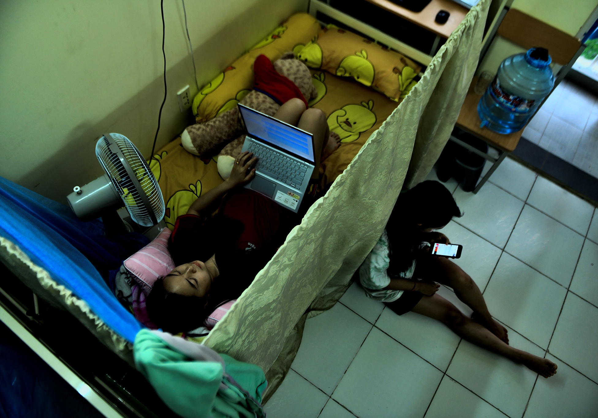 Sinh vien ket lai ky tuc xa DH quoc gia TP.HCM anh 1