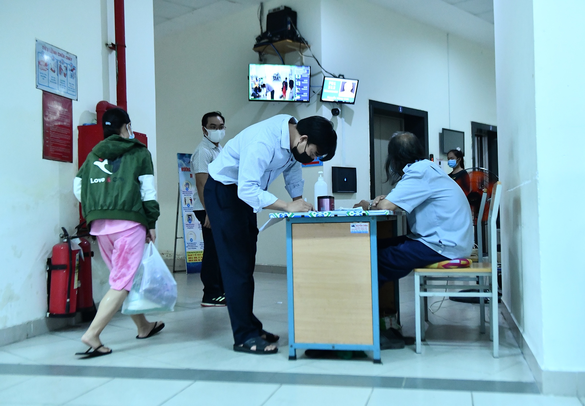 Sinh viên kẹt lại ký túc xá ĐH quốc gia TP.HCM ảnh 18 Sinh vien ket lai ky tuc xa DH quoc gia TP.HCM anh 18