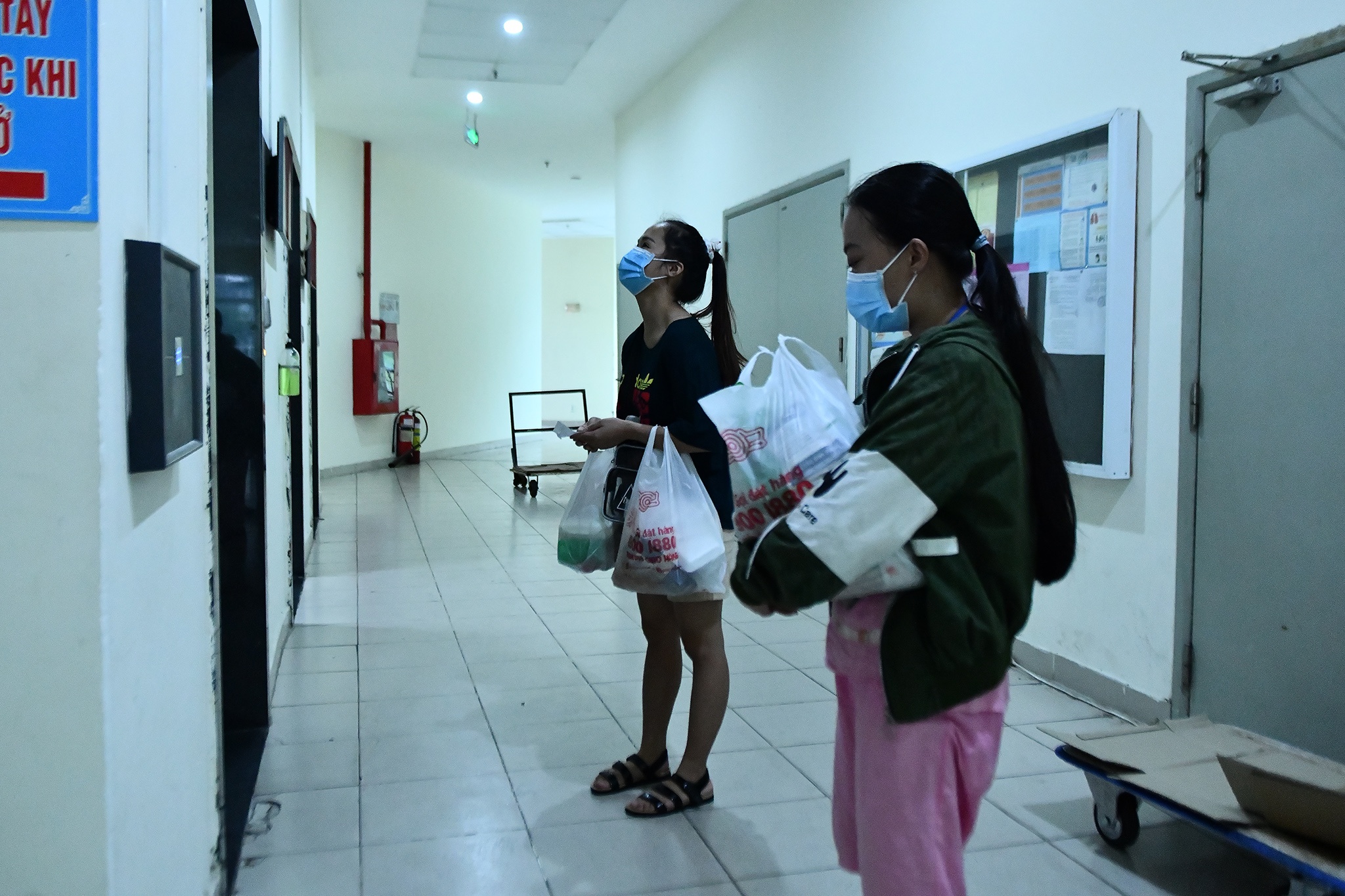 Sinh viên kẹt lại ký túc xá ĐH quốc gia TP.HCM ảnh 17 Sinh vien ket lai ky tuc xa DH quoc gia TP.HCM anh 17