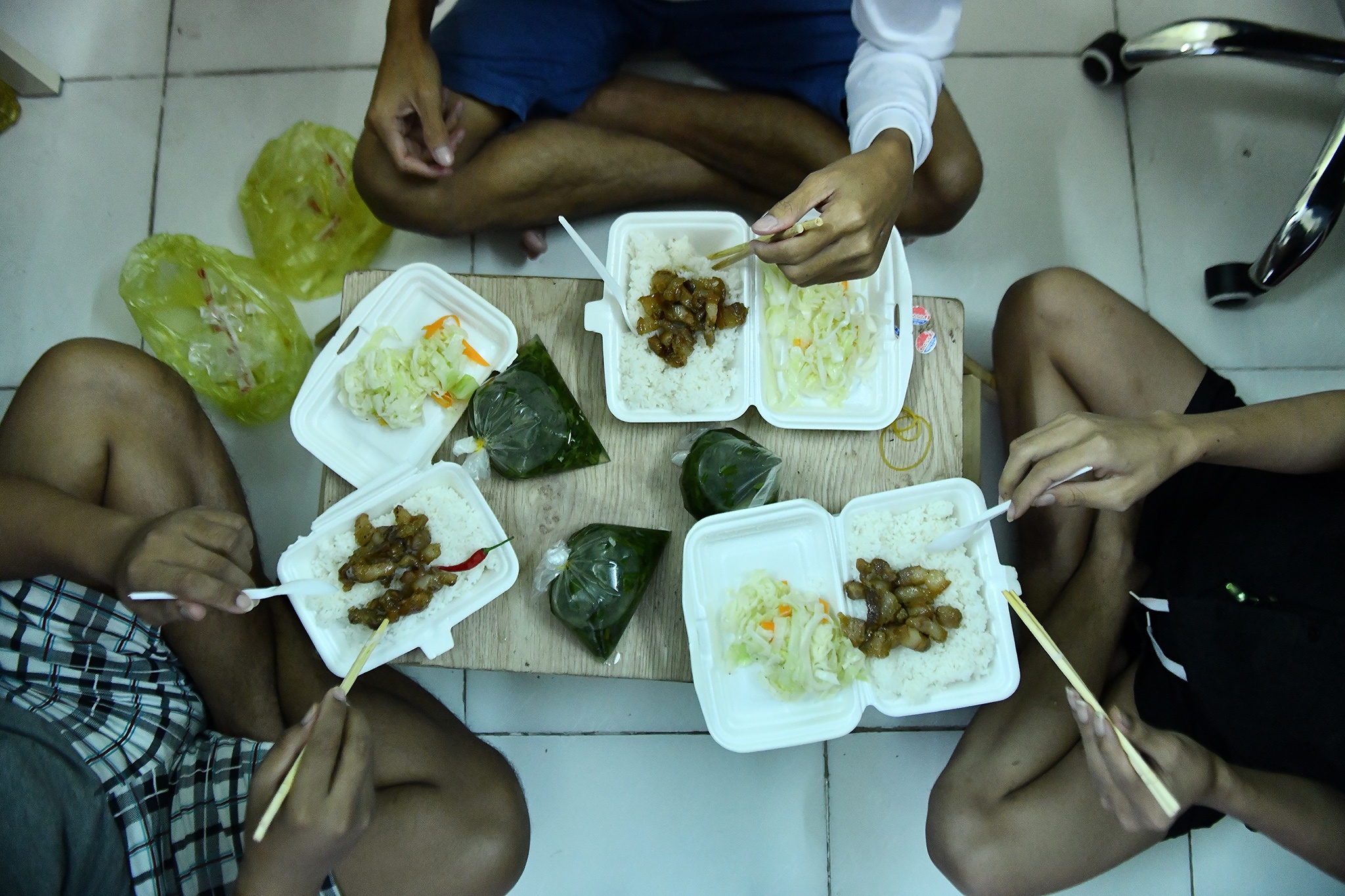 Sinh vien ket lai ky tuc xa DH quoc gia TP.HCM anh 14