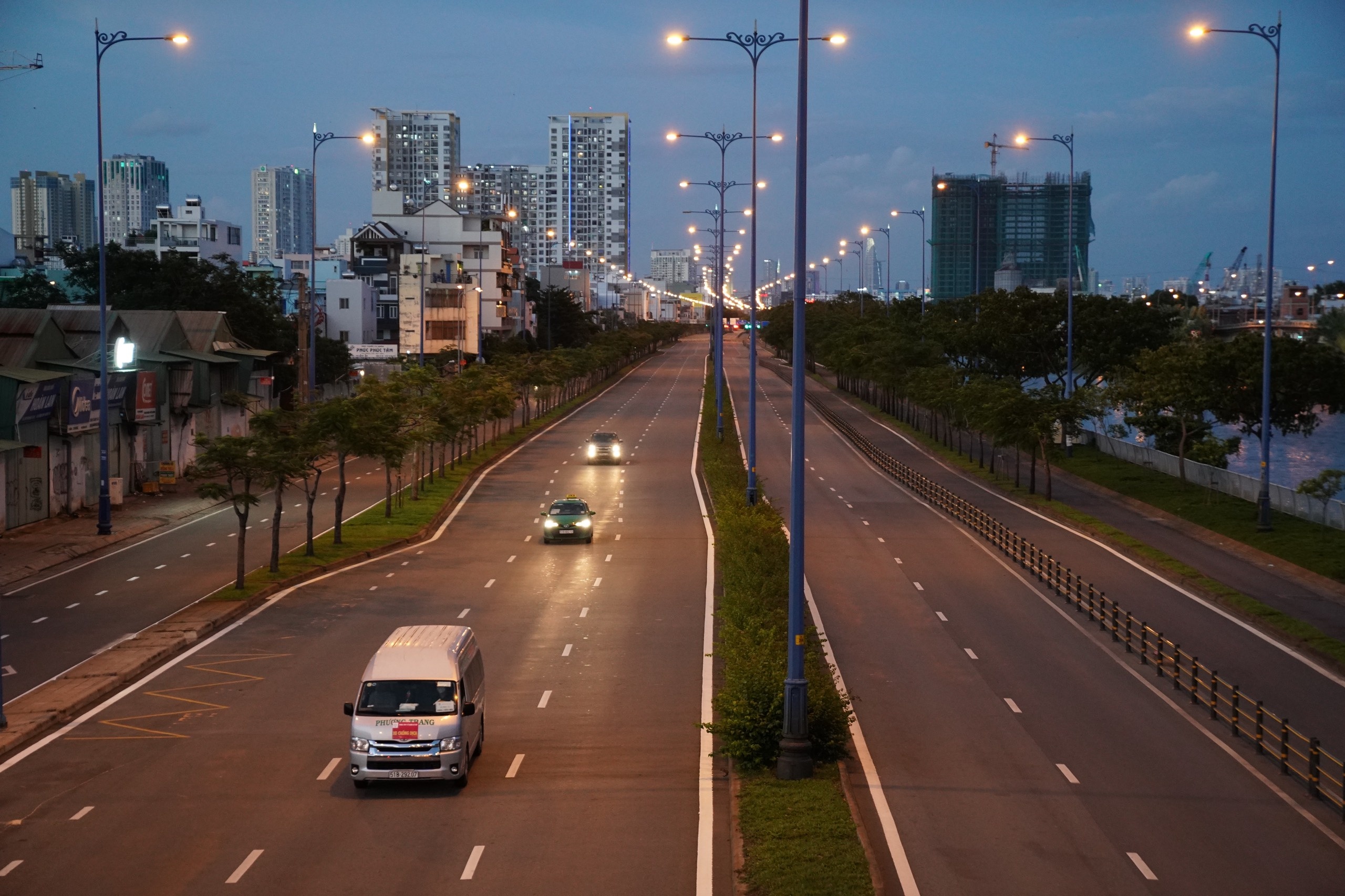 TP.HCM che ra duong sau 18h anh 10