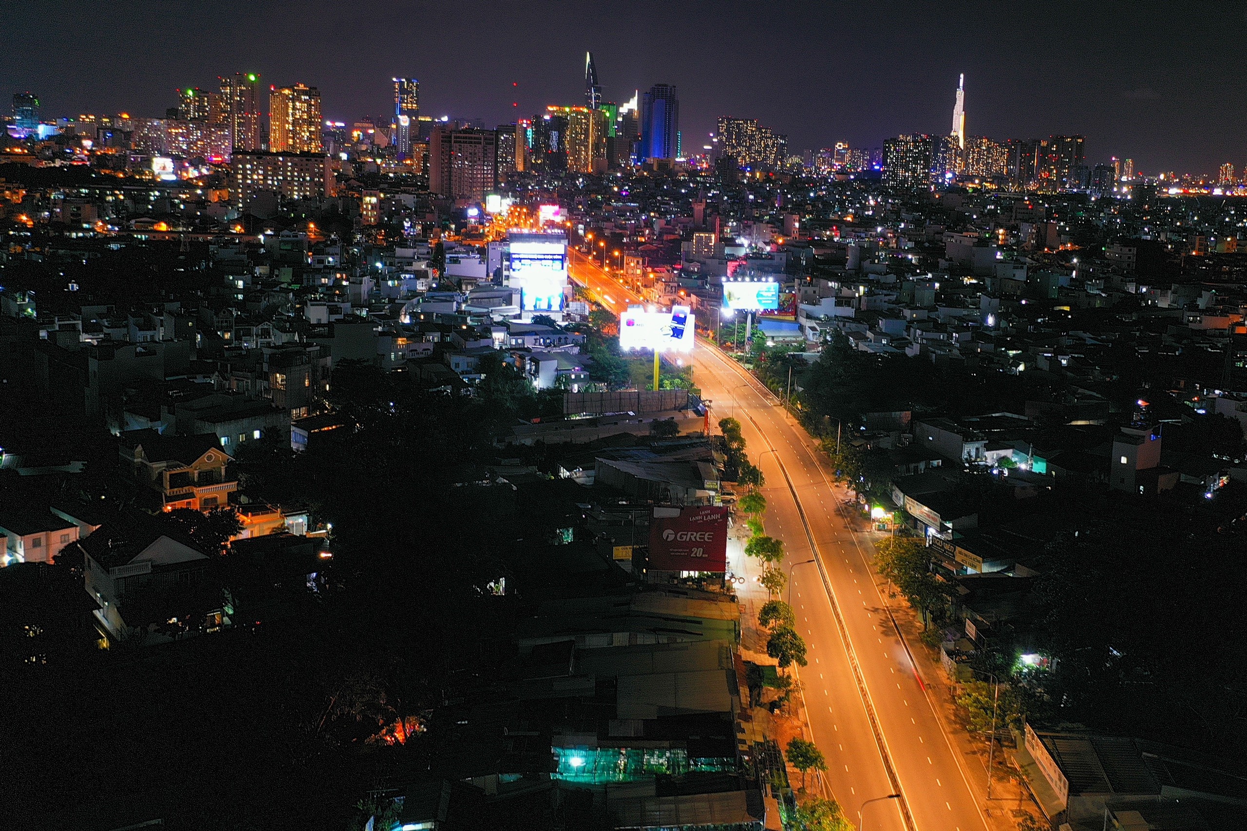 TP.HCM che ra duong sau 18h anh 19