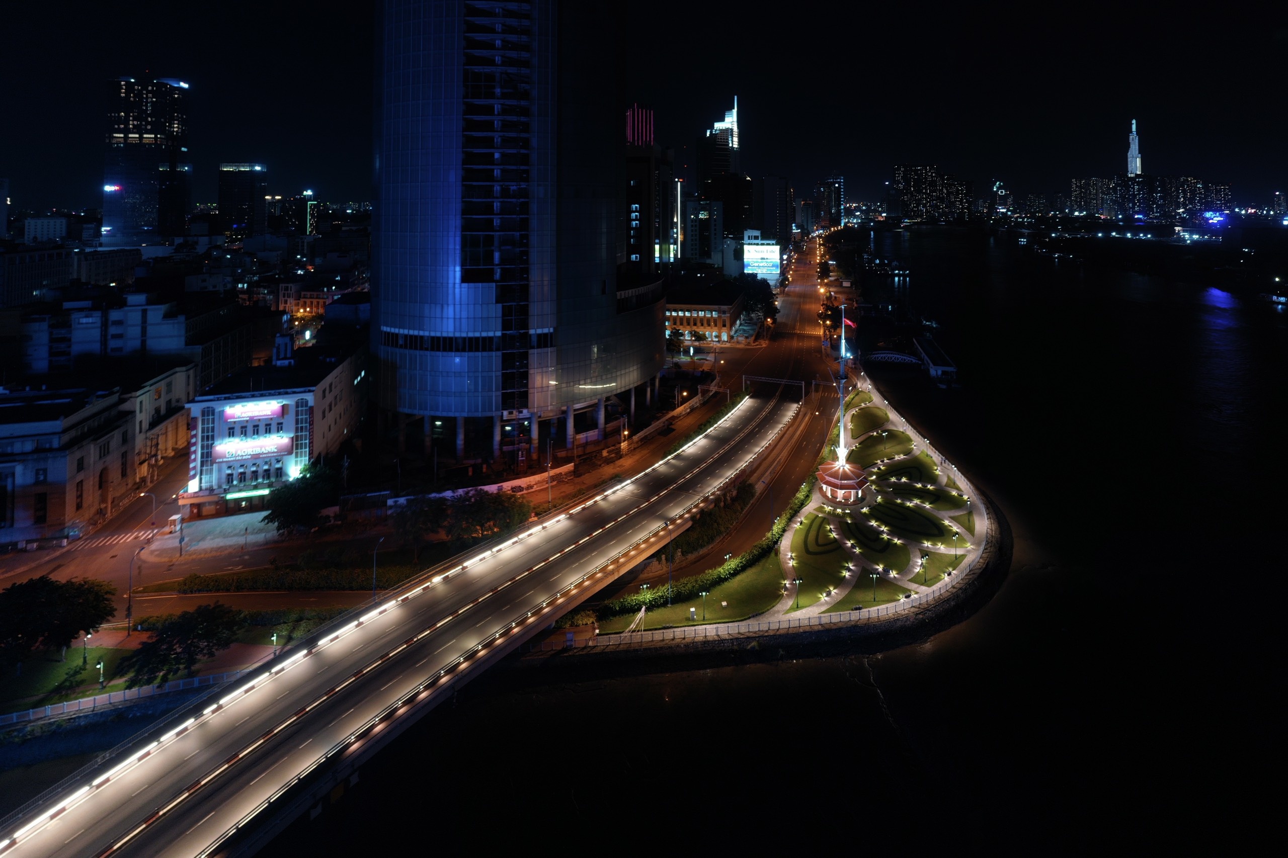 TP.HCM che ra duong sau 18h anh 12