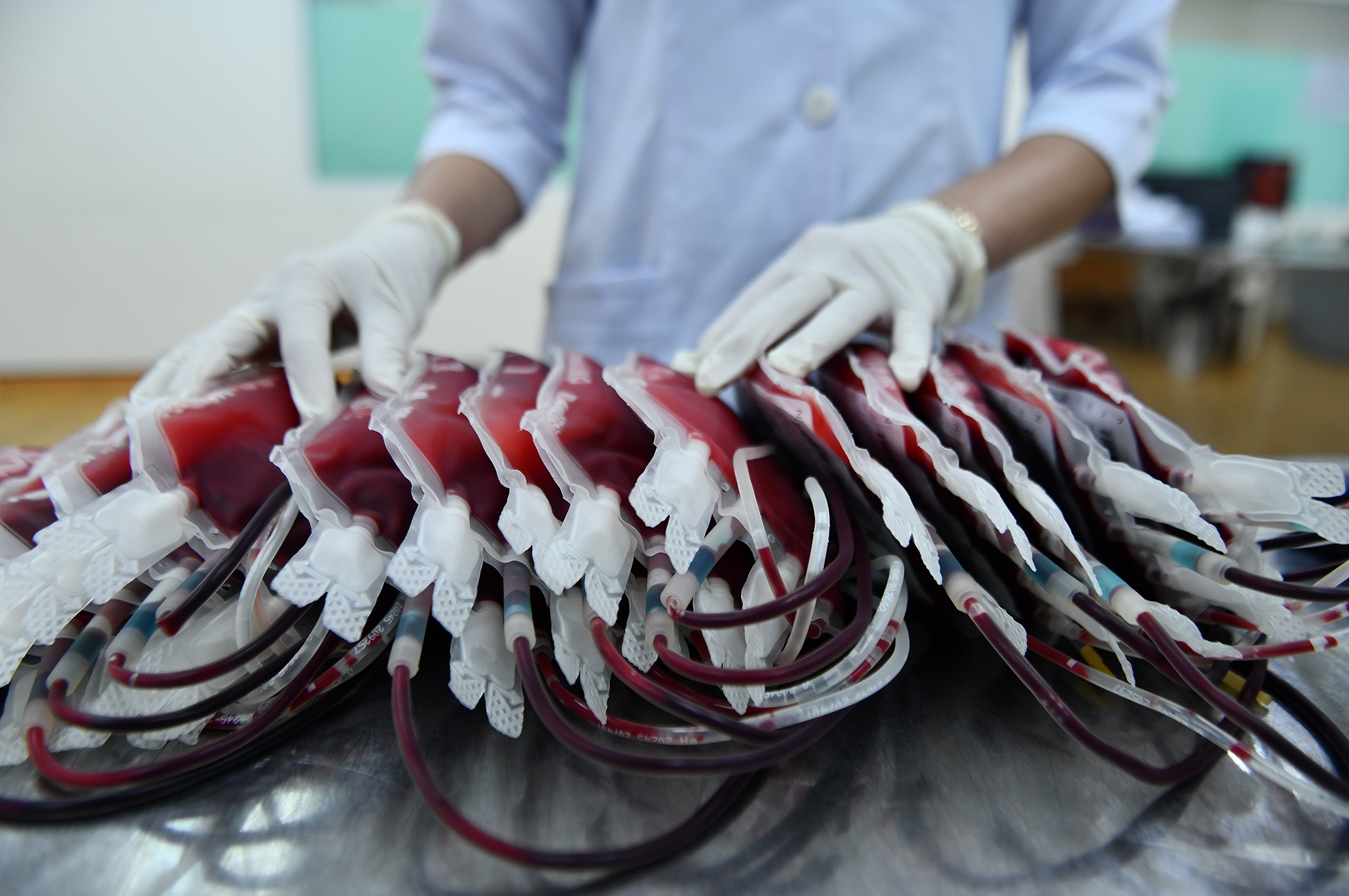 Trung tam truyen mau Cho Ray thieu nguon mau anh 8