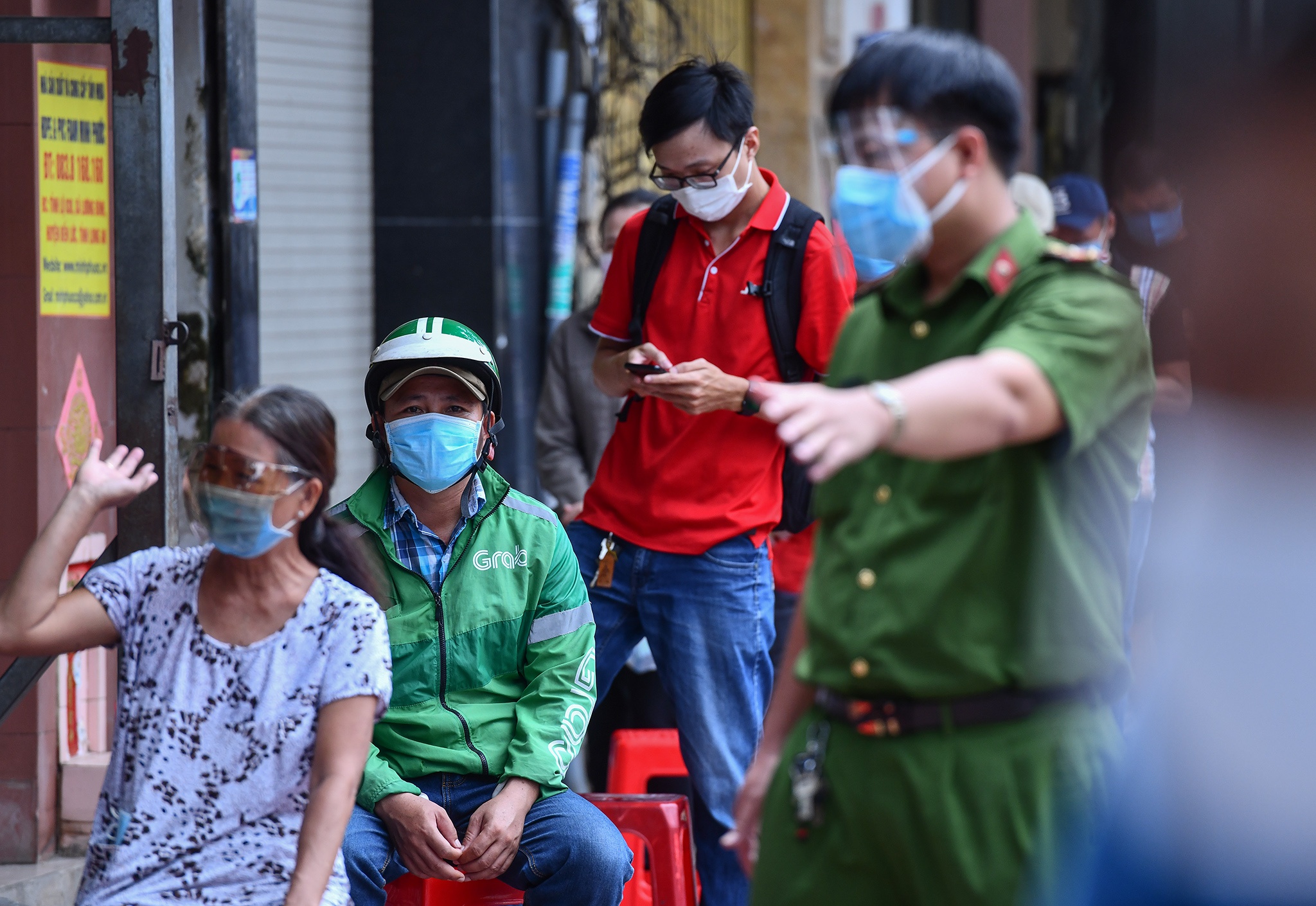 Tiem vaccine cho shiper anh 4