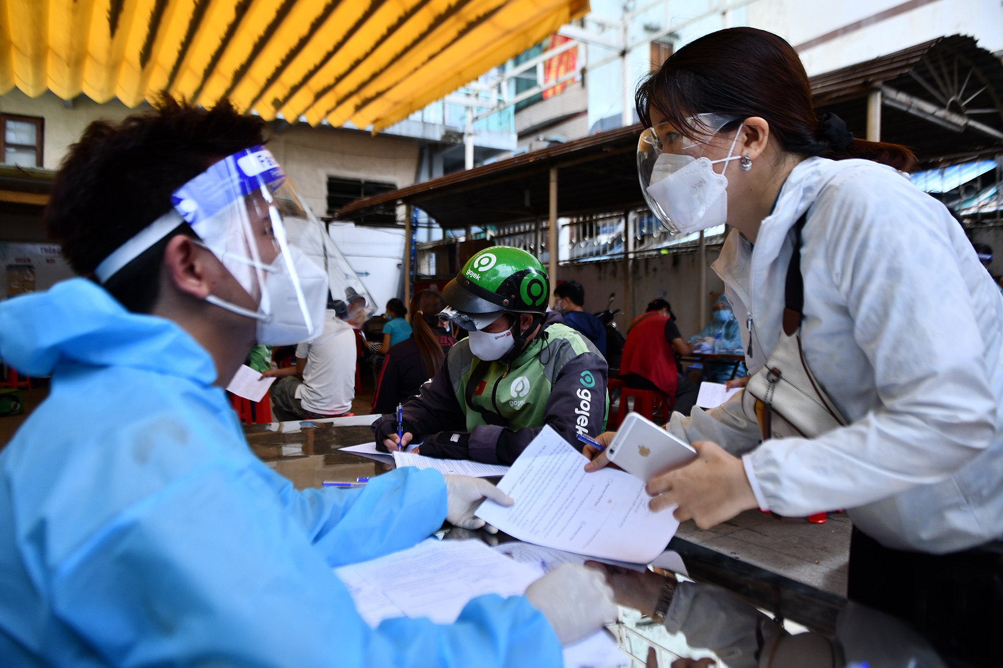 Tiem vaccine cho shiper anh 8