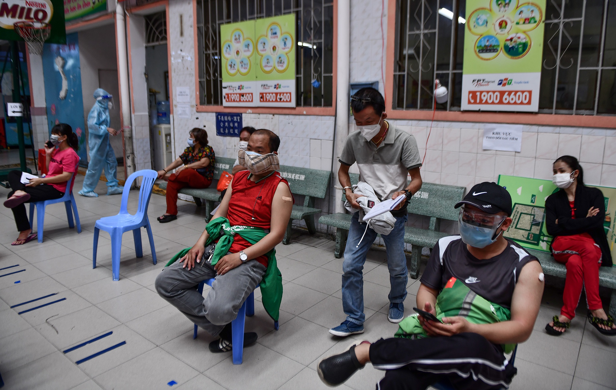 Tiem vaccine cho shiper anh 7