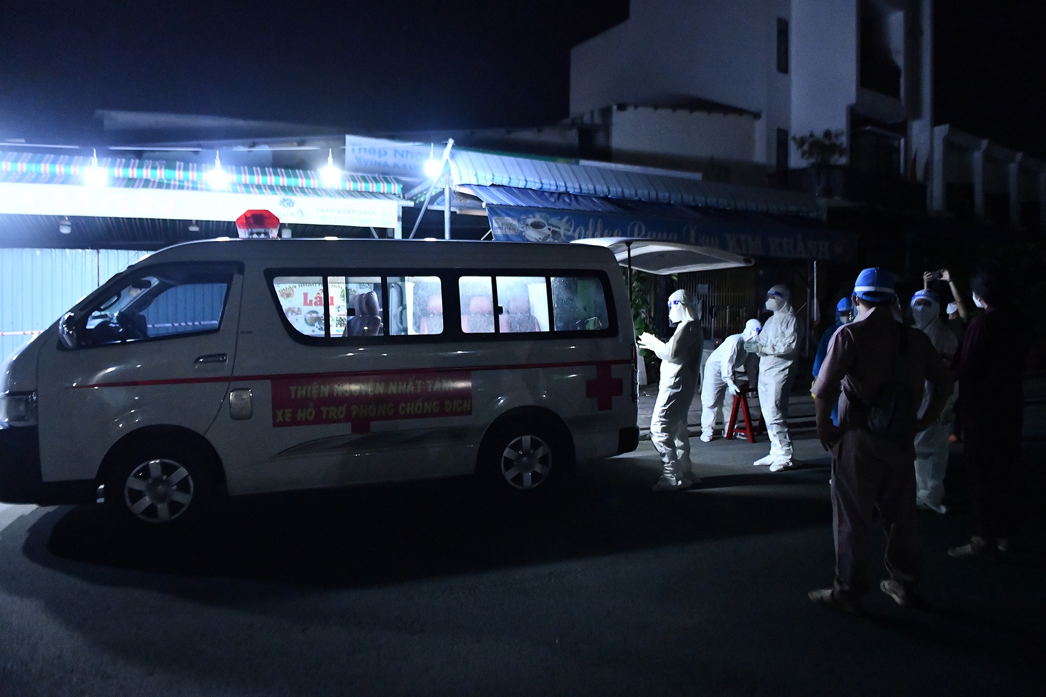 Mai tang nguoi chet do Covid-19 anh 3