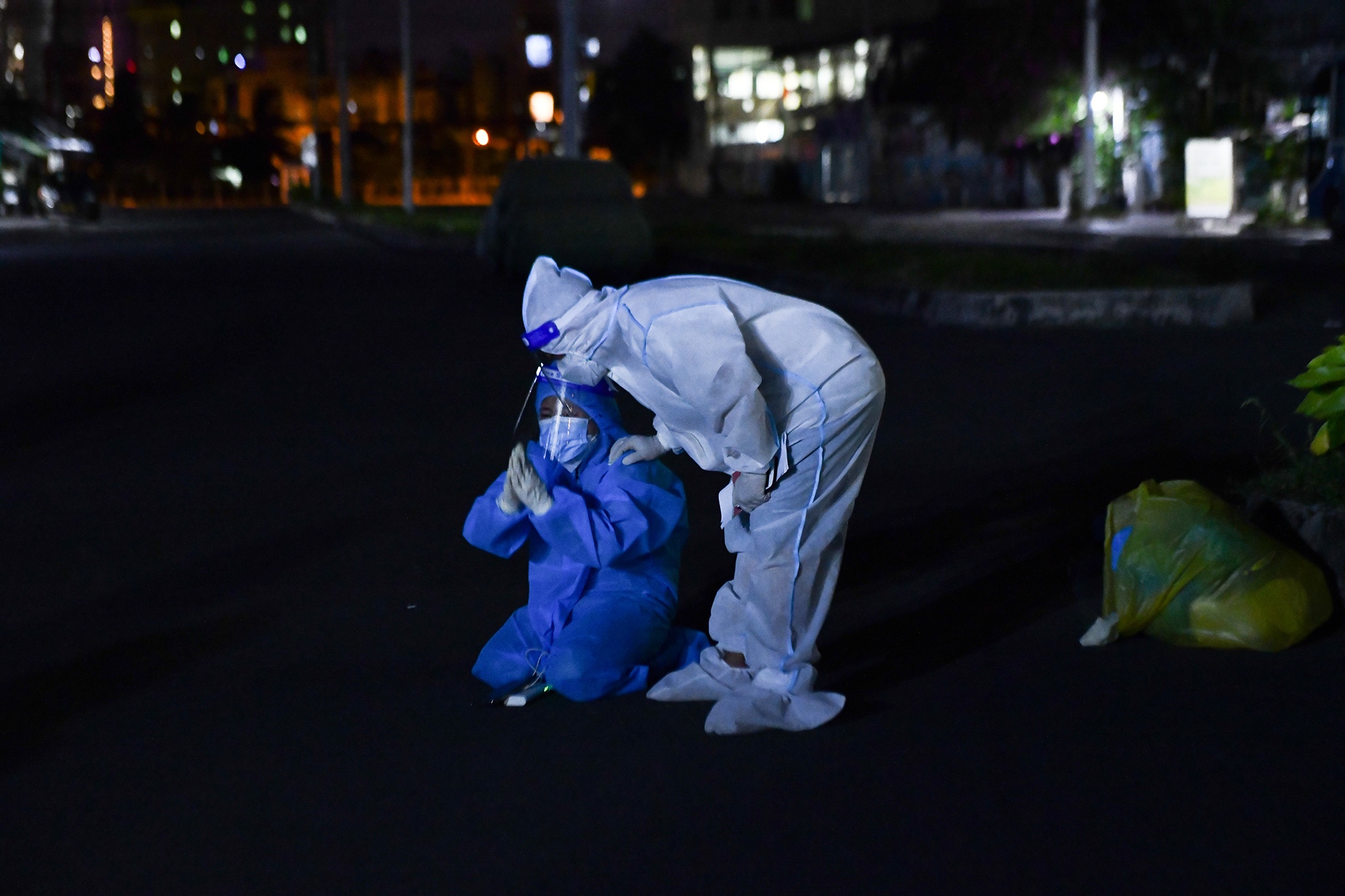 Mai tang nguoi chet do Covid-19 anh 4