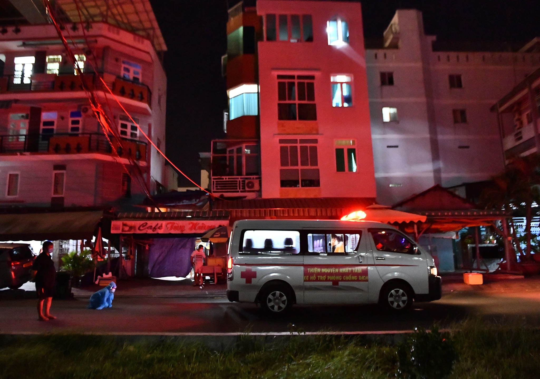 Mai tang nguoi chet do Covid-19 anh 6