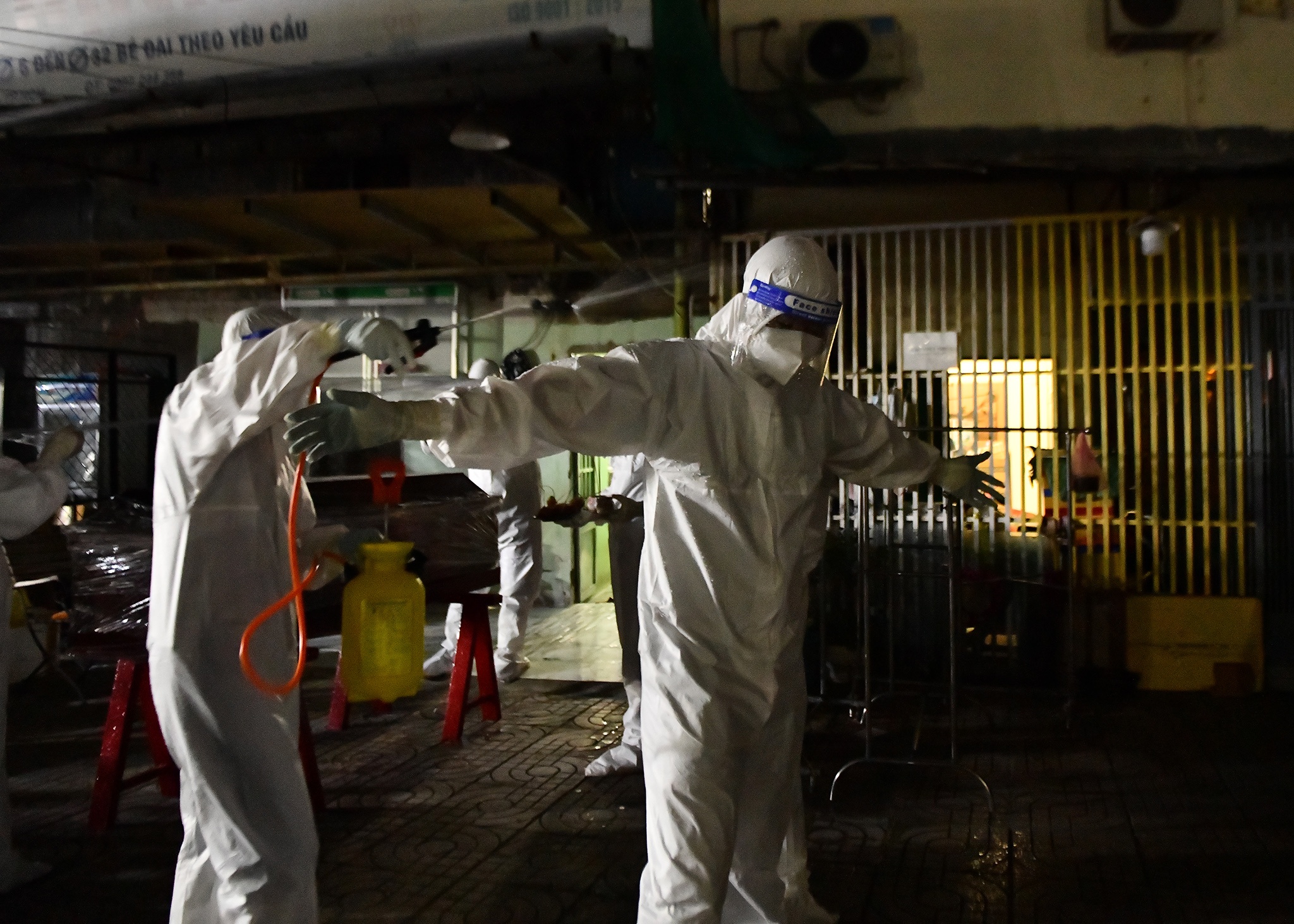 Mai tang nguoi chet do Covid-19 anh 5