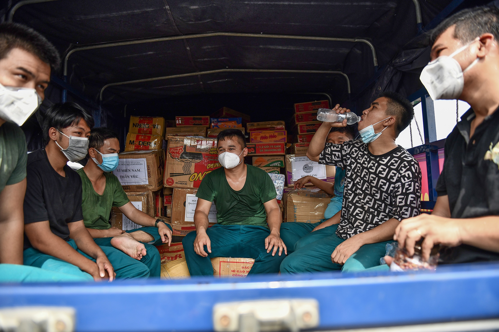 TP.HCM nhan 300 tan hang hoa anh 9