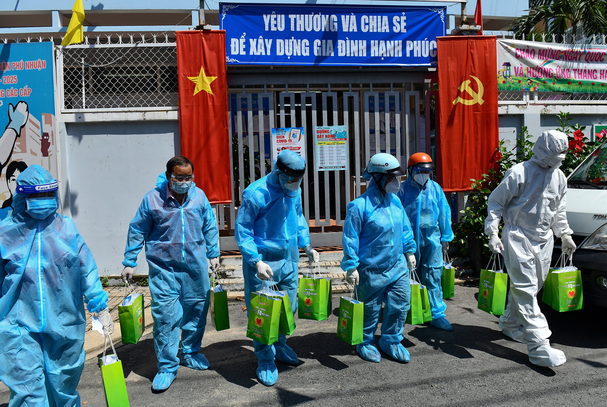 Trao thuoc cho F0 tai nha anh 11