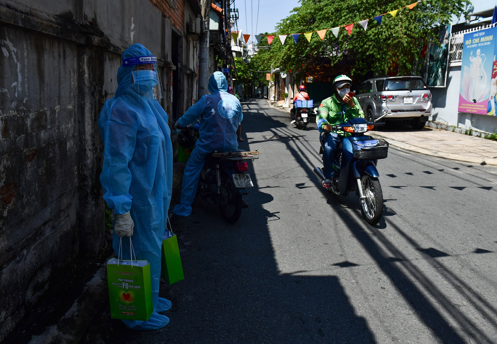 Trao thuoc cho F0 tai nha anh 2