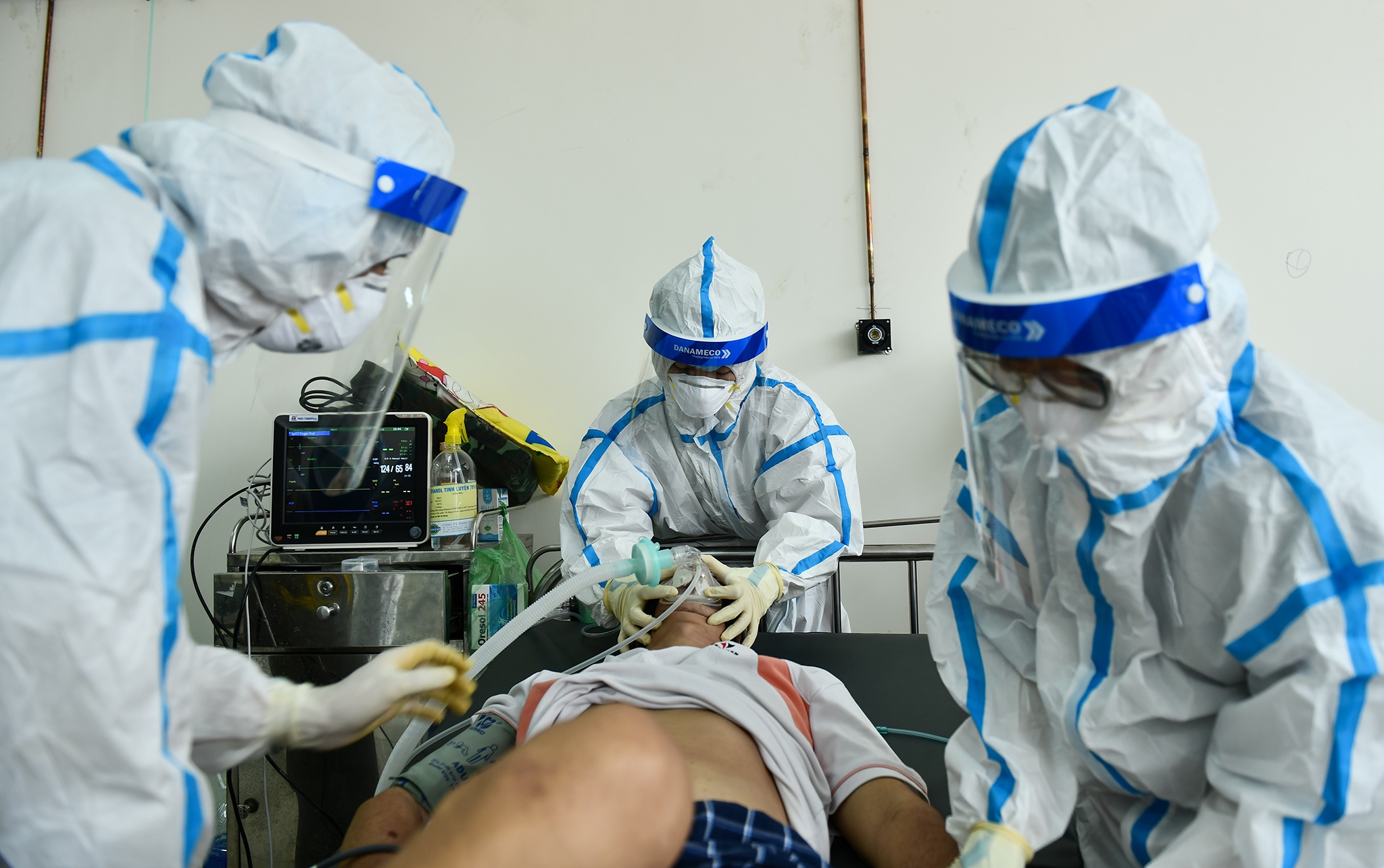 Gianh su song tai noi dieu tri 1.200 benh nhan Covid-19 hinh anh