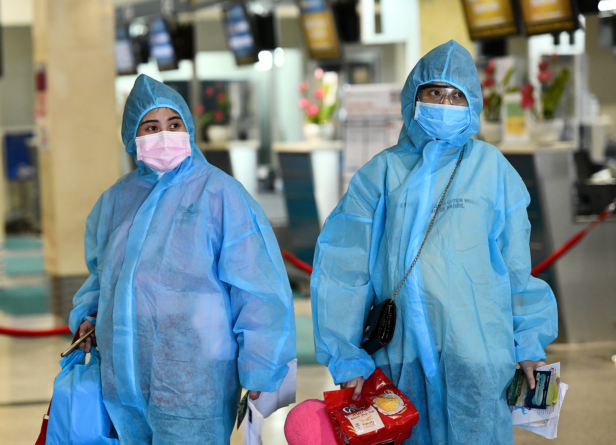 Hon 200 ba bau ket o TP.HCM duoc ho tro ve que Quang Binh hinh anh