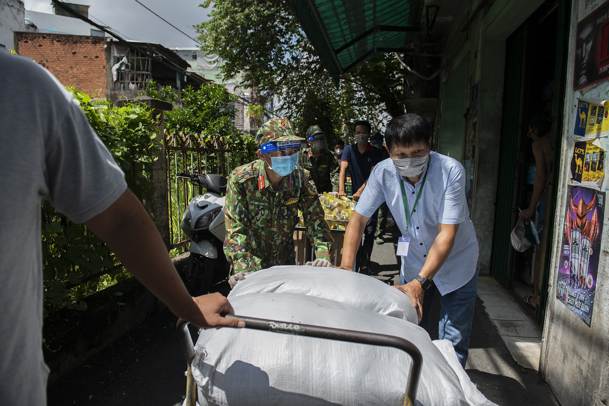 Bo doi trao tui qua an sinh anh 7