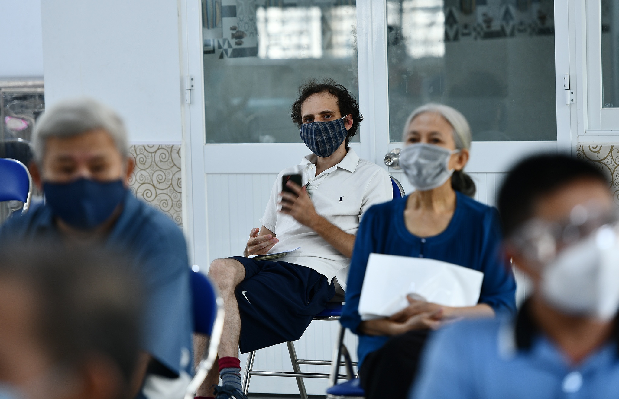 Tang qua nguoi nuoc ngoai o TP.HCM anh 7