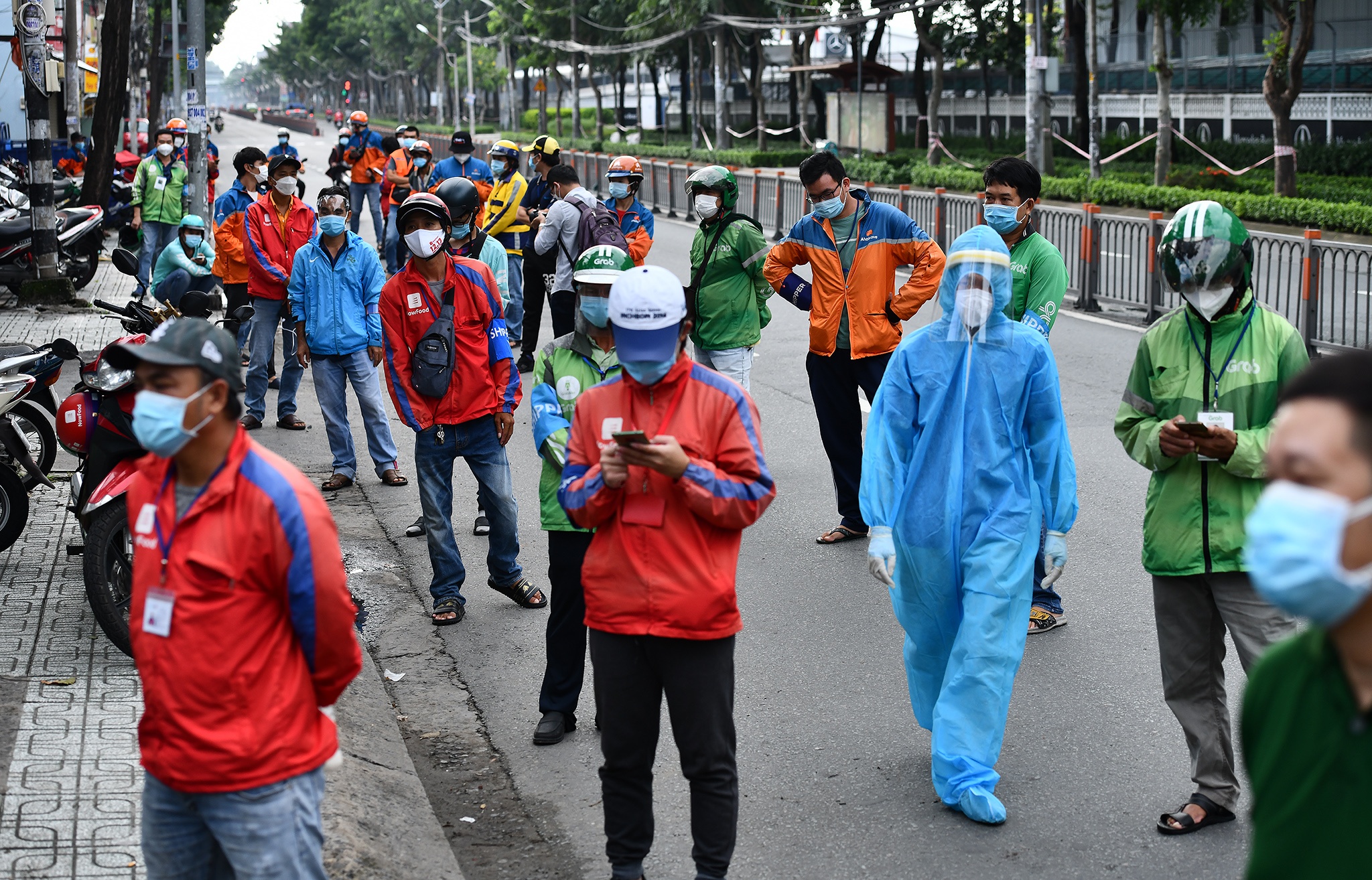 Test nhanh Covid-19 cho shipper anh 1