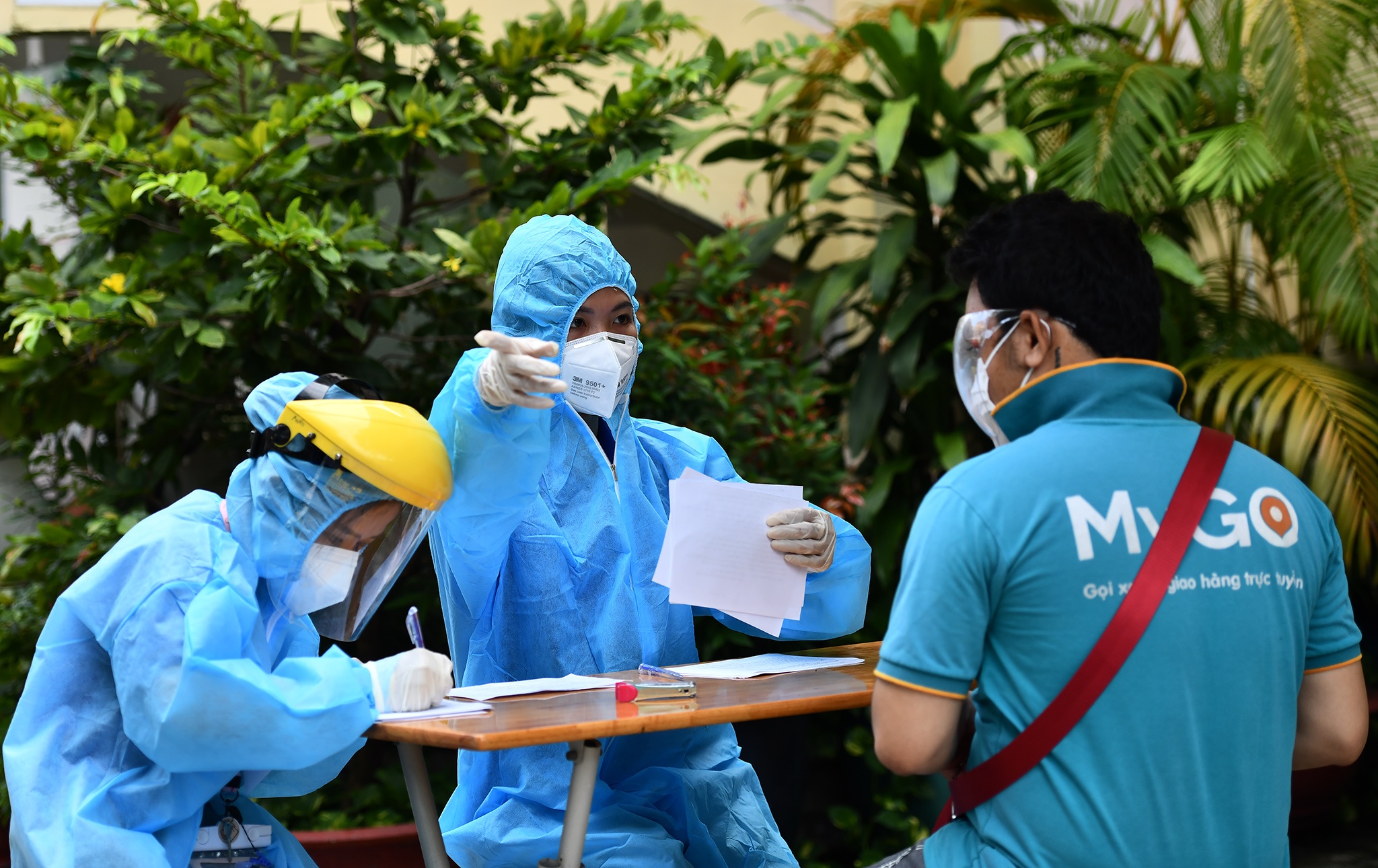 Test nhanh Covid-19 cho shipper anh 8