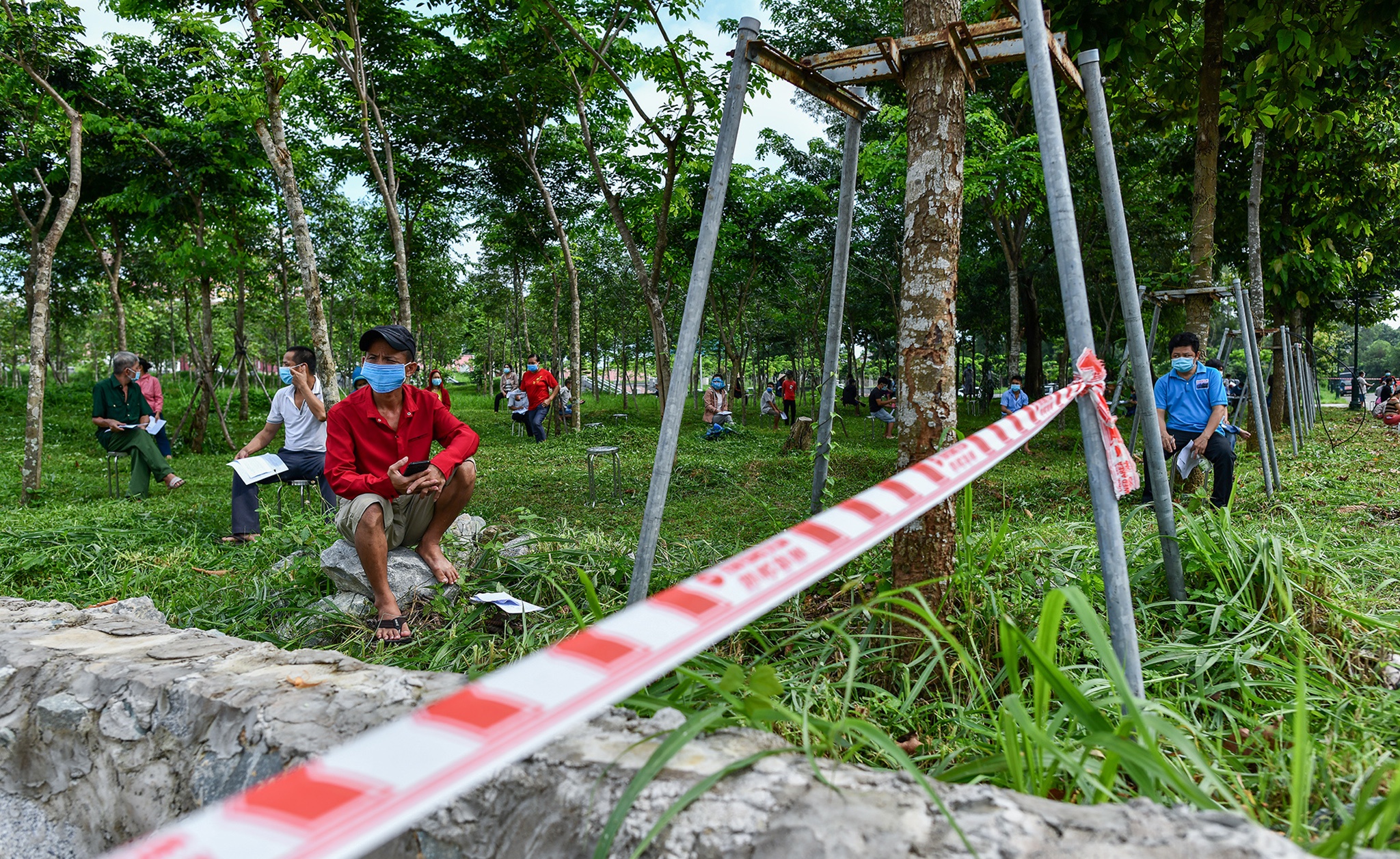 Xep hang cho tiem vaccine Sinopharm anh 10
