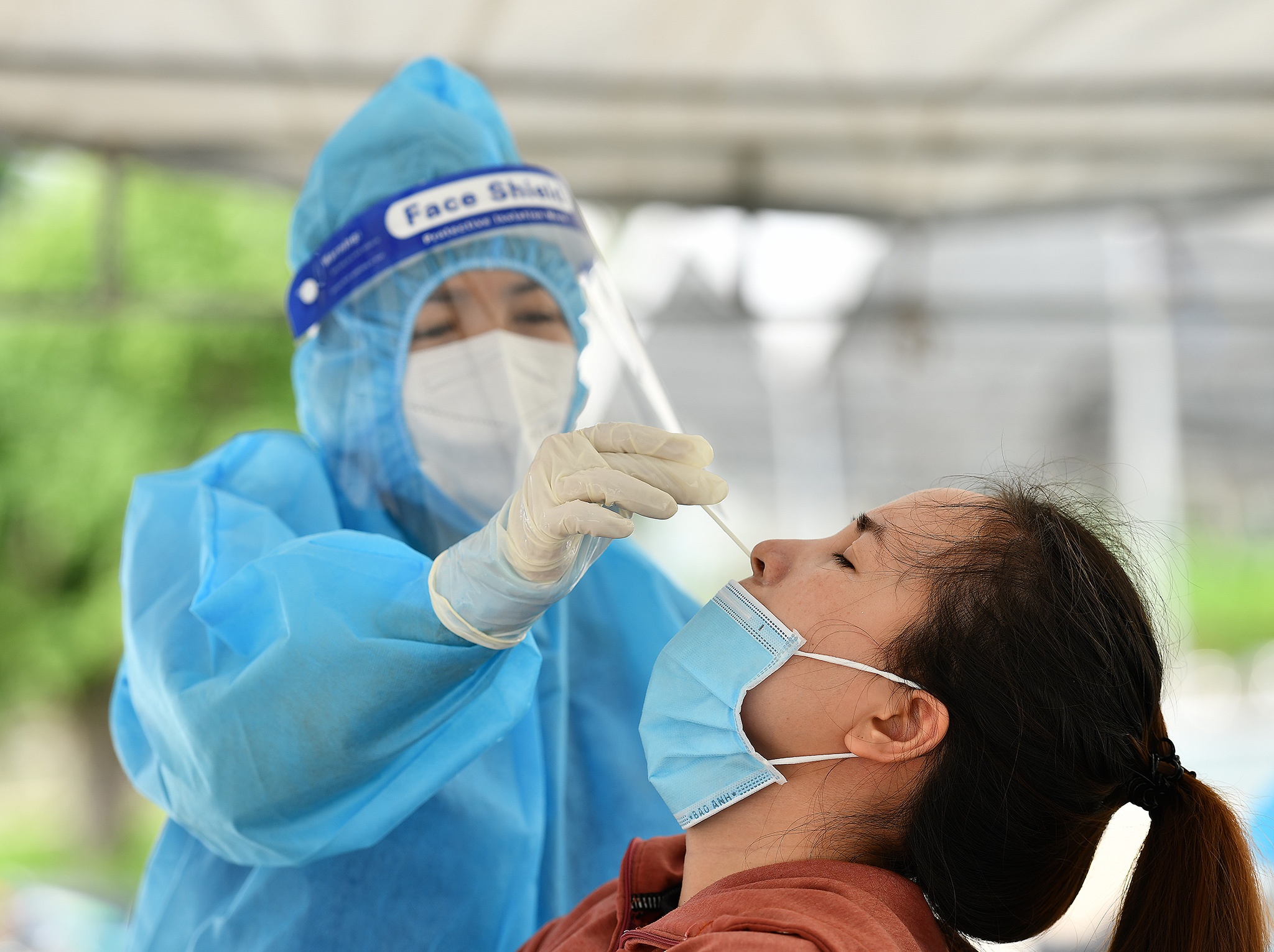 Xep hang cho tiem vaccine Sinopharm anh 6