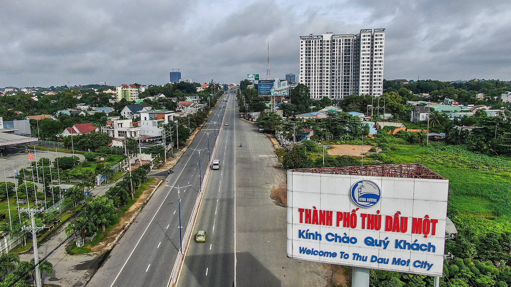 Thu Dau Mot noi long gian cach anh 1