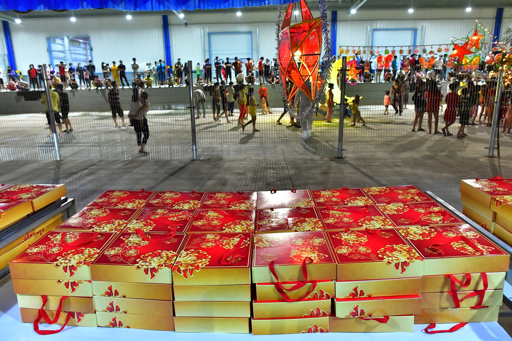 Trung thu của 1.200 trẻ F0 ảnh 7 Trung thu cua 1.200 tre F0 anh 7