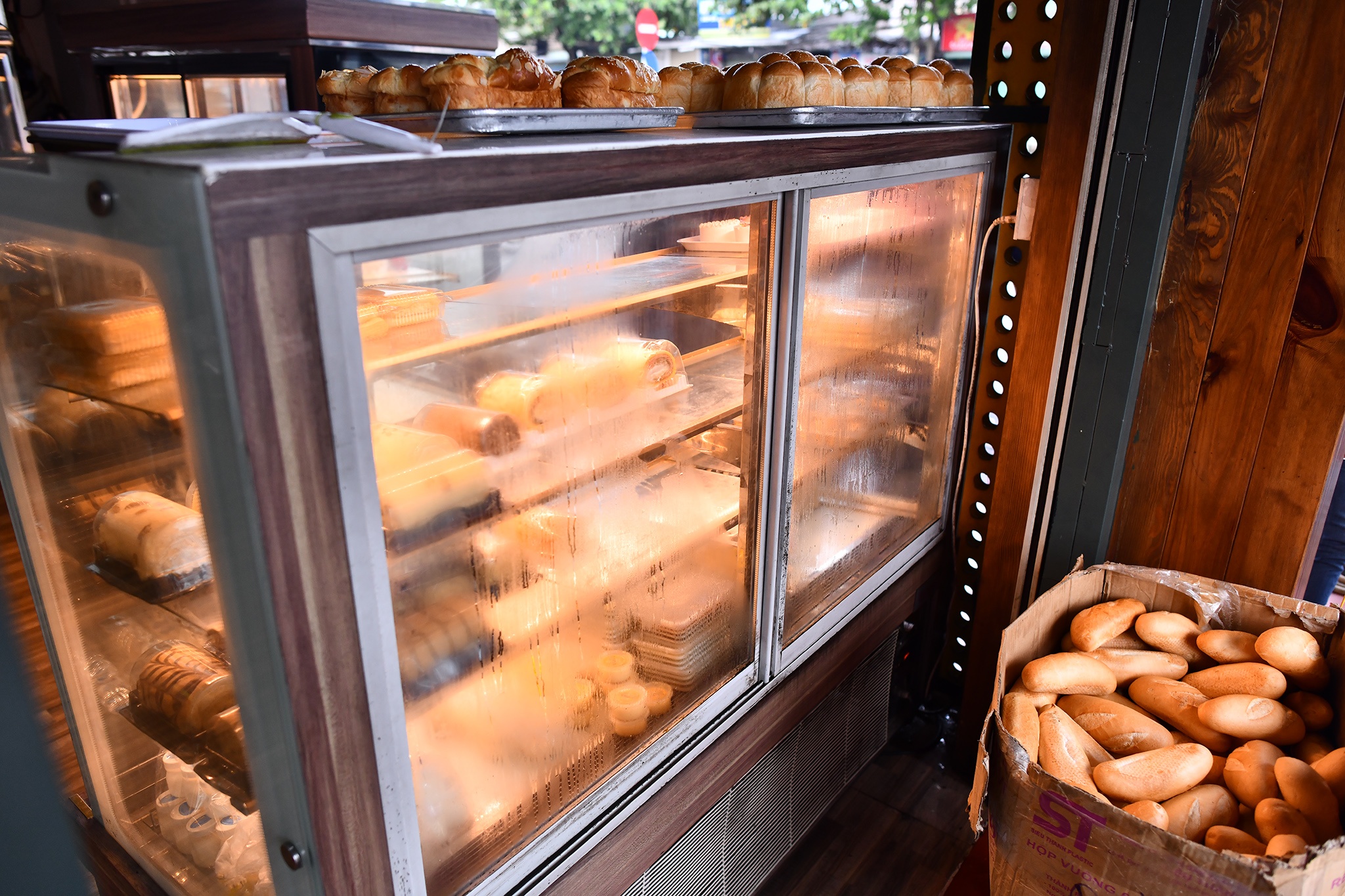 Tiệm bánh mì ở Bình Dương đông đúc ảnh 2 Tiem banh mi o Binh Duong dong duc anh 2