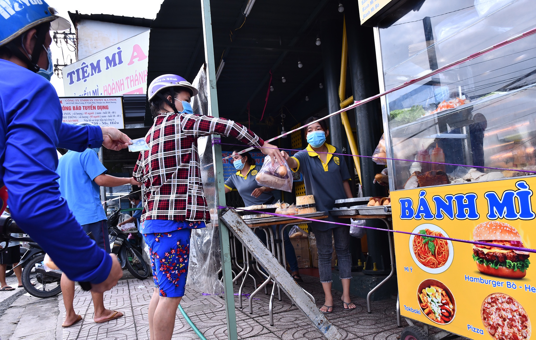 Tiem banh mi o Binh Duong dong duc anh 6