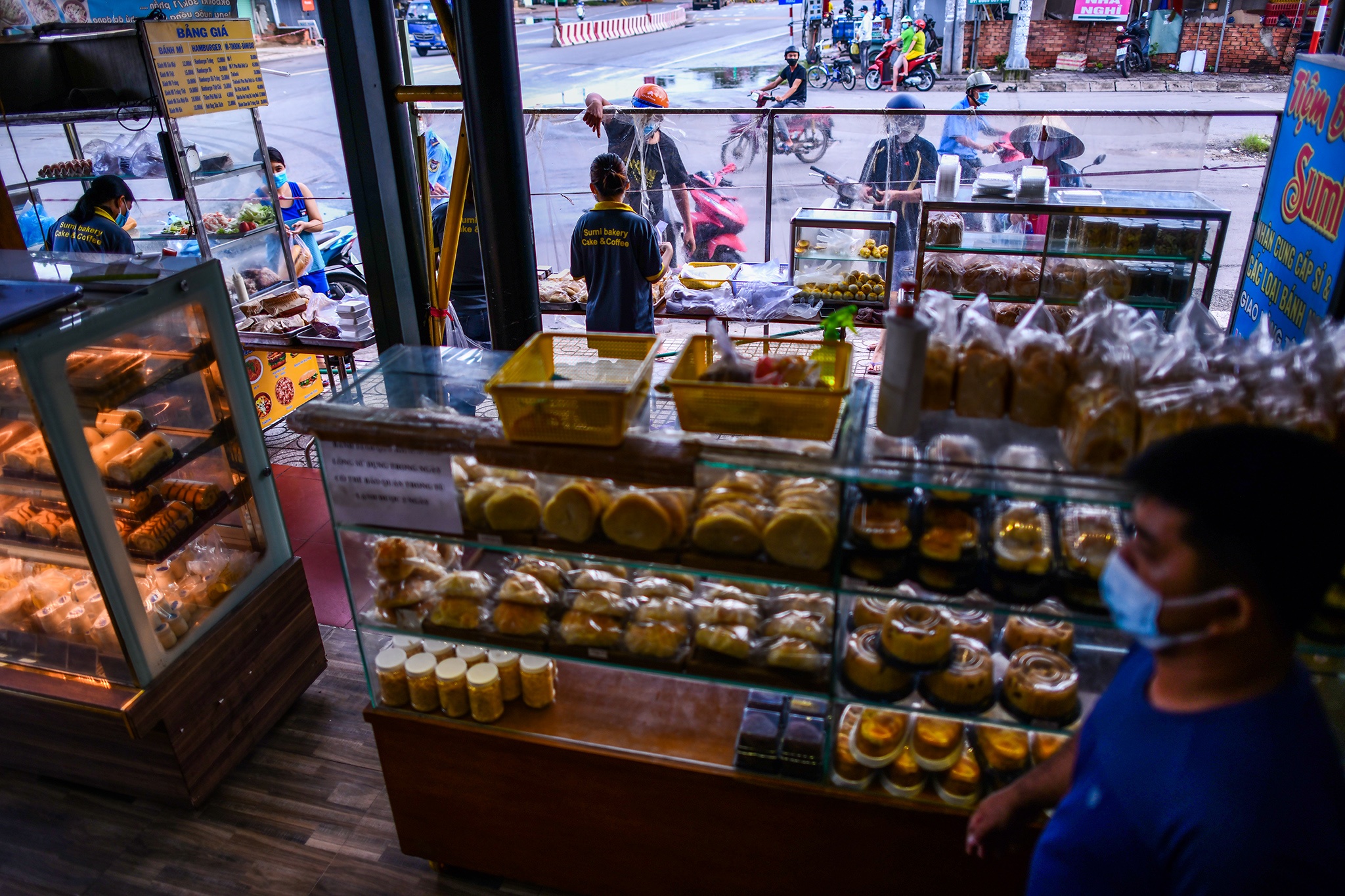 Tiem banh mi o Binh Duong dong duc anh 9