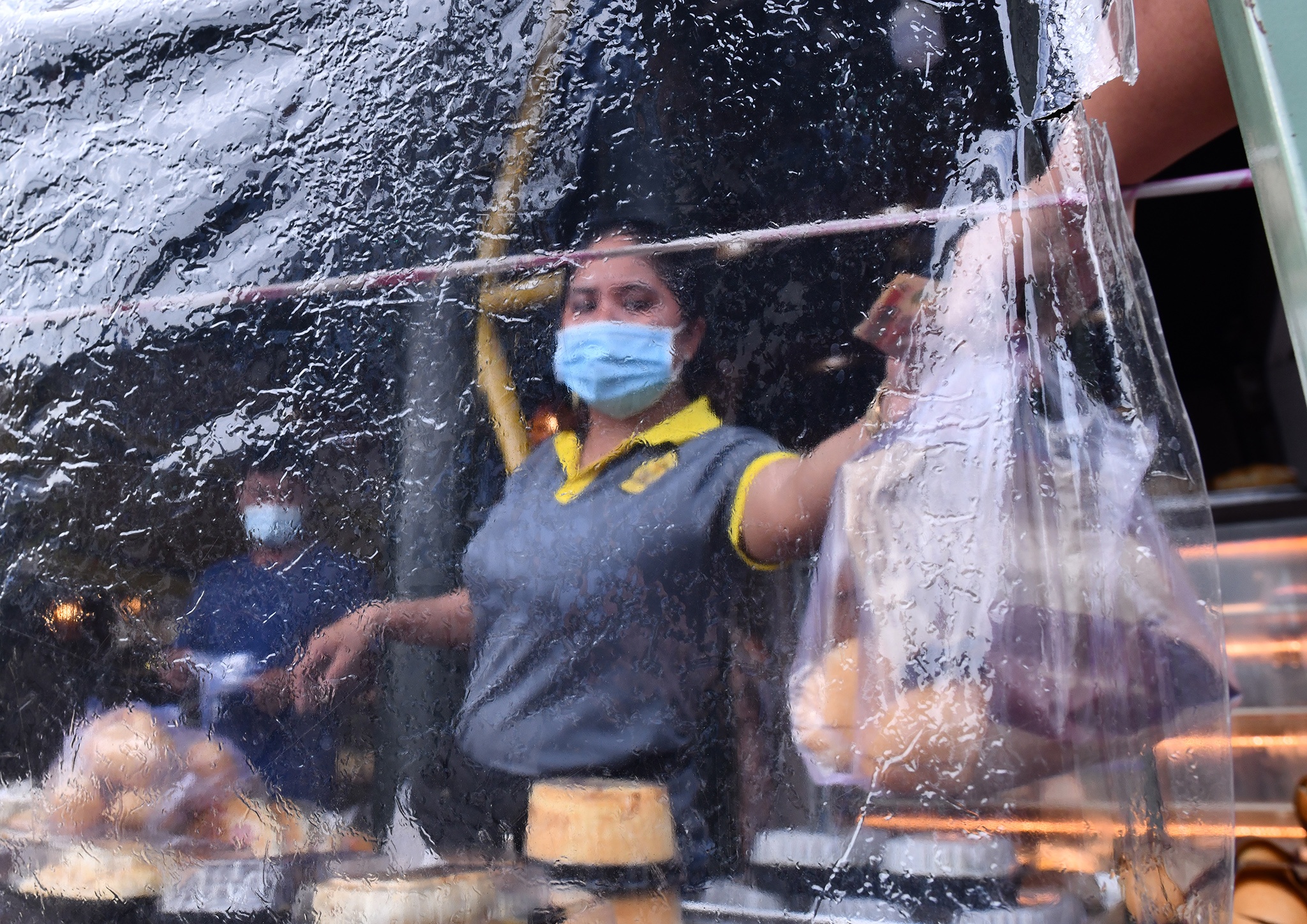 Tiem banh mi o Binh Duong ban gap 5 lan sau khi mo cua tro lai hinh anh